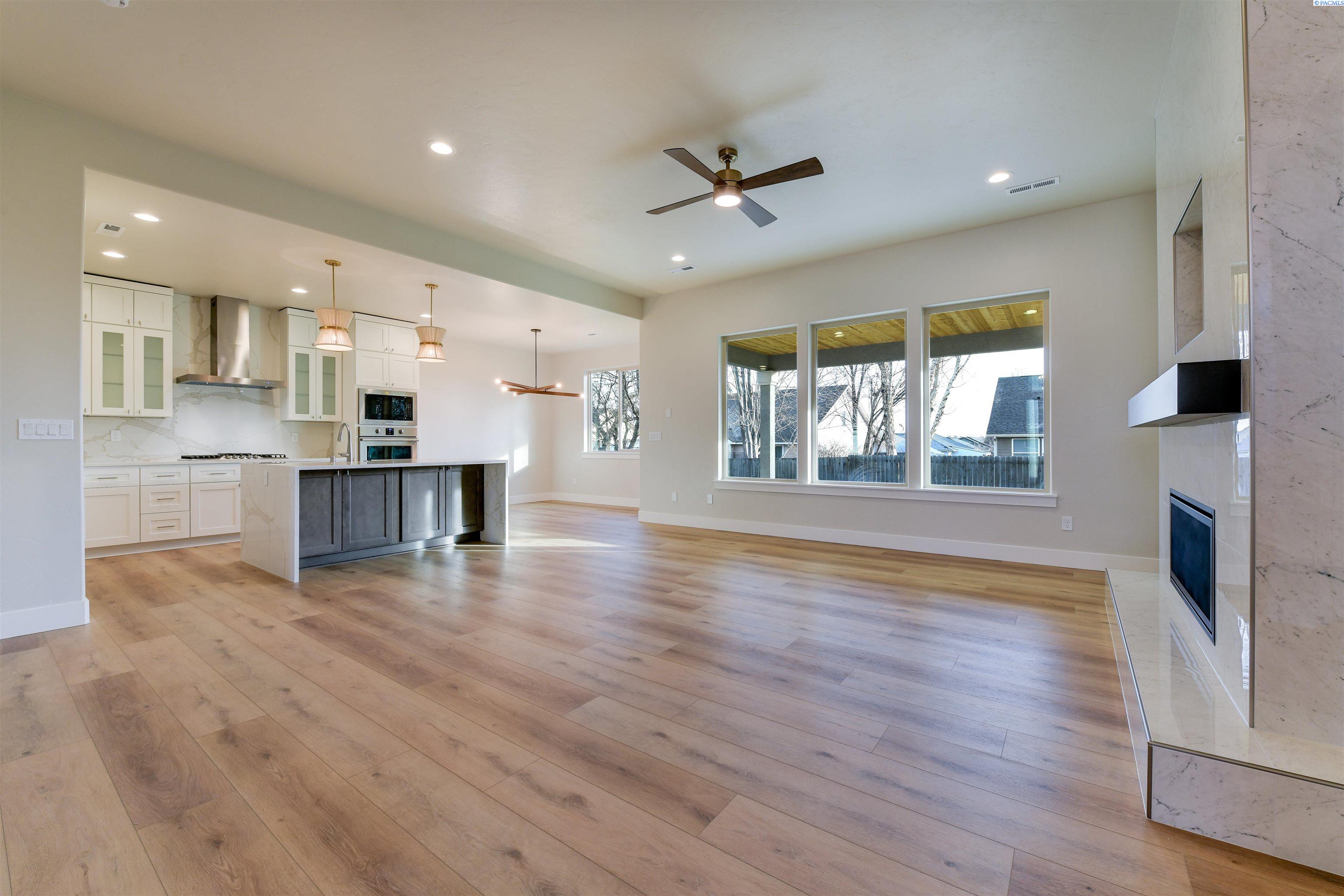 Richland, Washington, 99352, United States, 3 Bedrooms Bedrooms, ,2 BathroomsBathrooms,Residential,For Sale,1898380