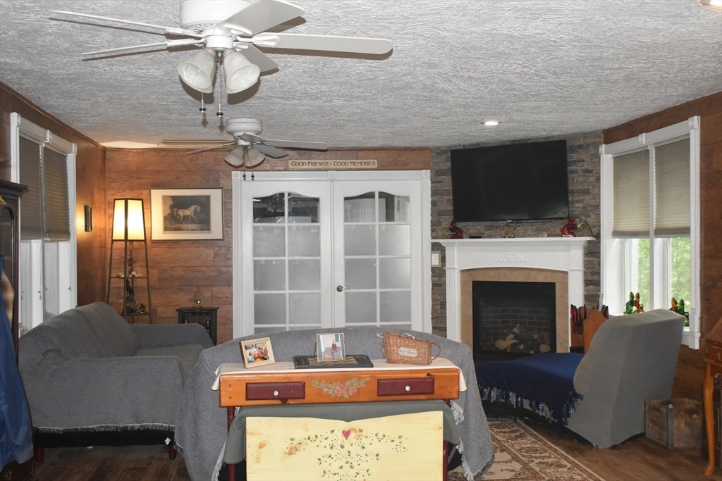 Spencer, Massachusetts, 01562, United States, 5 Bedrooms Bedrooms, ,4 BathroomsBathrooms,Residential,For Sale,1942925