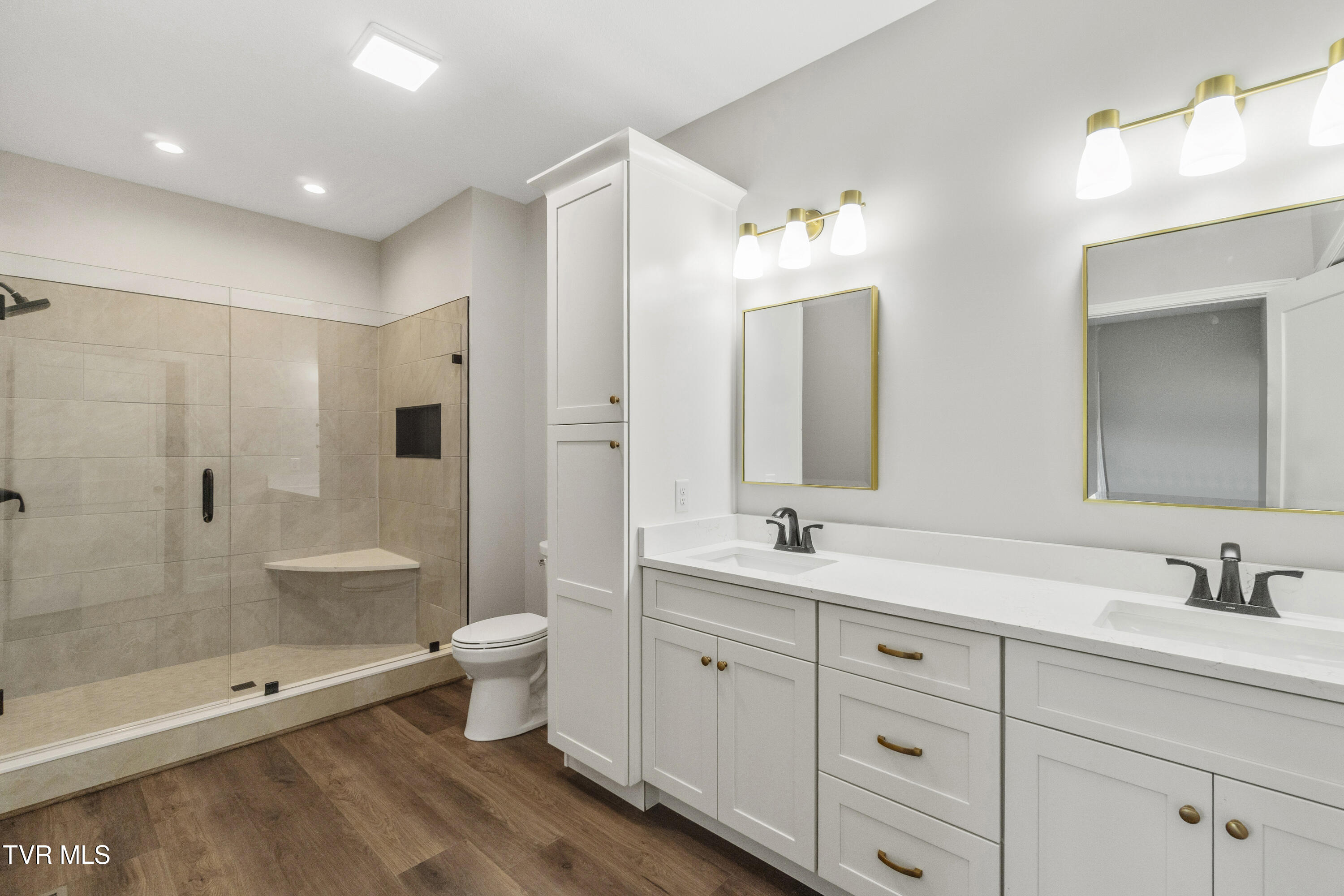 Greeneville, Tennessee, 37745, United States, 3 Bedrooms Bedrooms, ,2 BathroomsBathrooms,Residential,For Sale,1984464