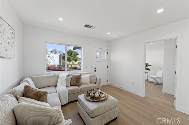 Los Angeles, California, 90044, United States, ,Residential,For Sale,1997733