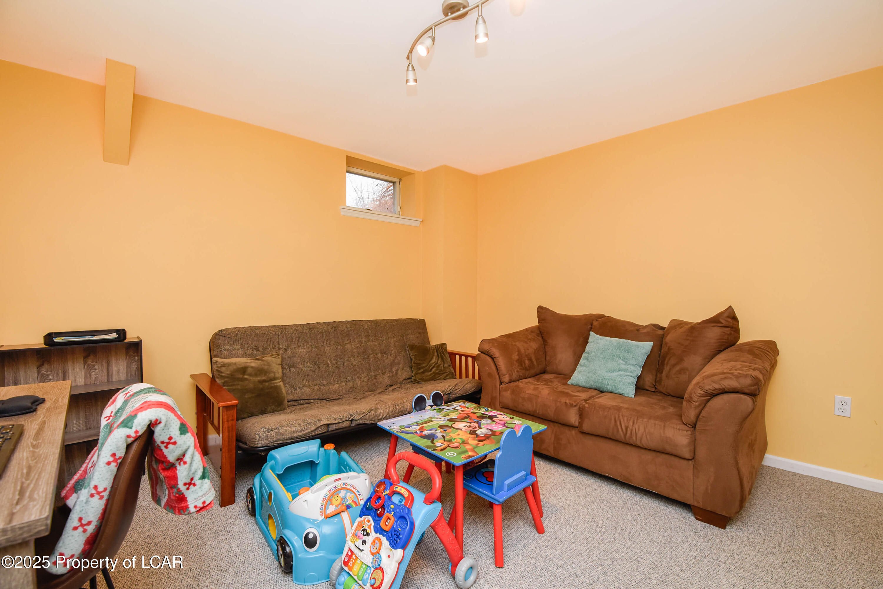 Dallas, Pennsylvania, 18612, United States, 4 Bedrooms Bedrooms, ,3 BathroomsBathrooms,Residential,For Sale,2005553