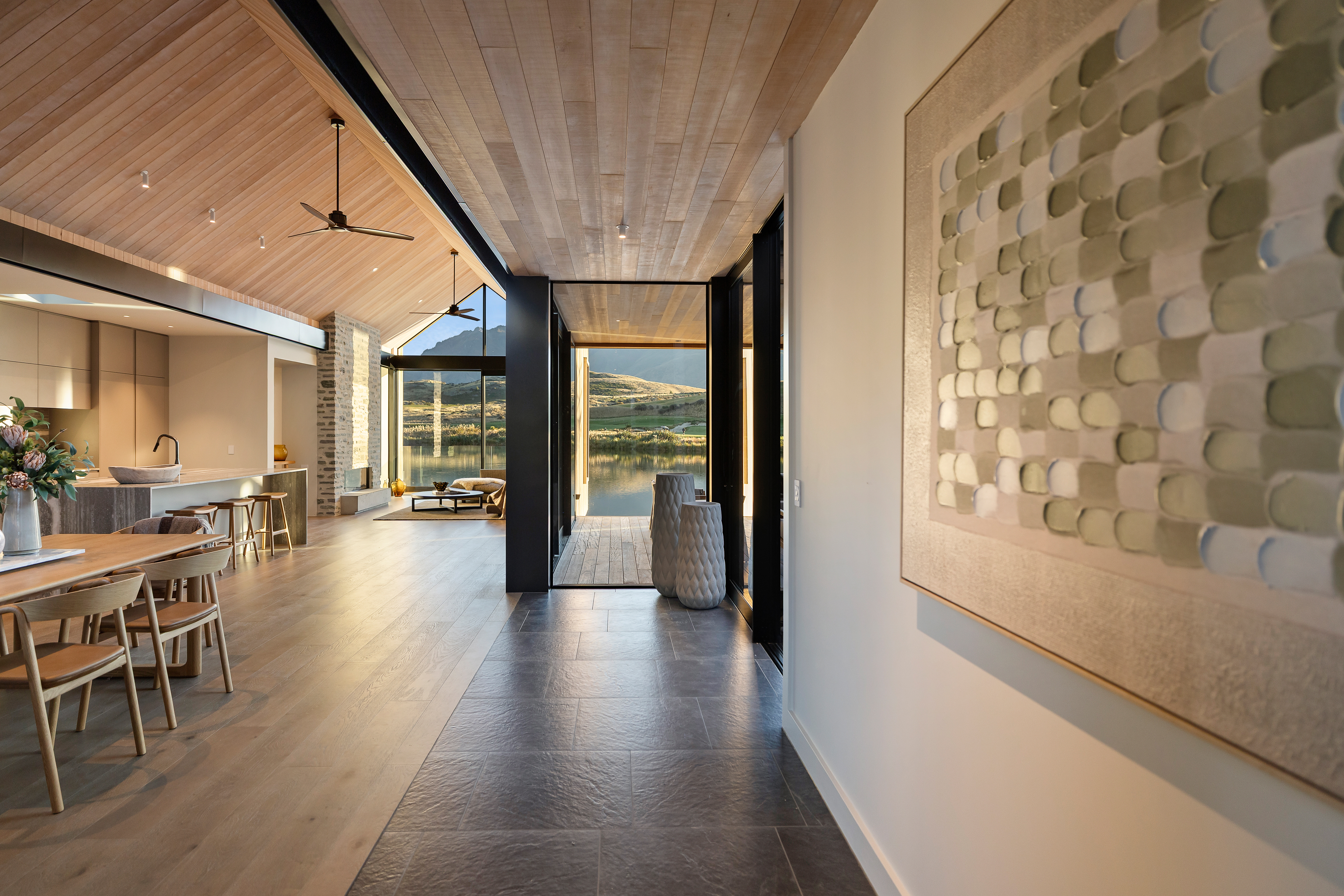  Lake Front Living, Elevated to Iconic - 物件實景