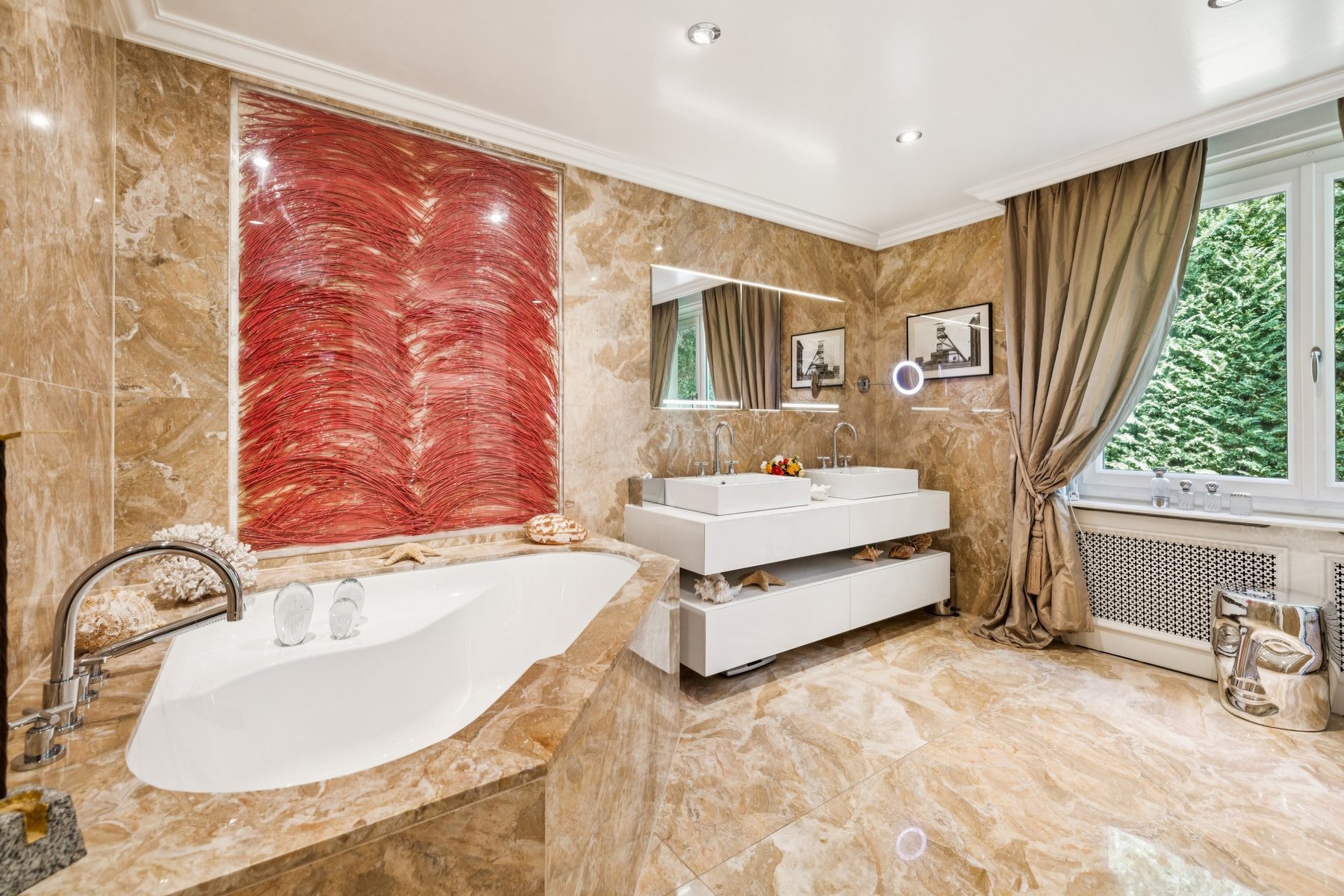  An exceptional property set in lush greenery - 物件實景