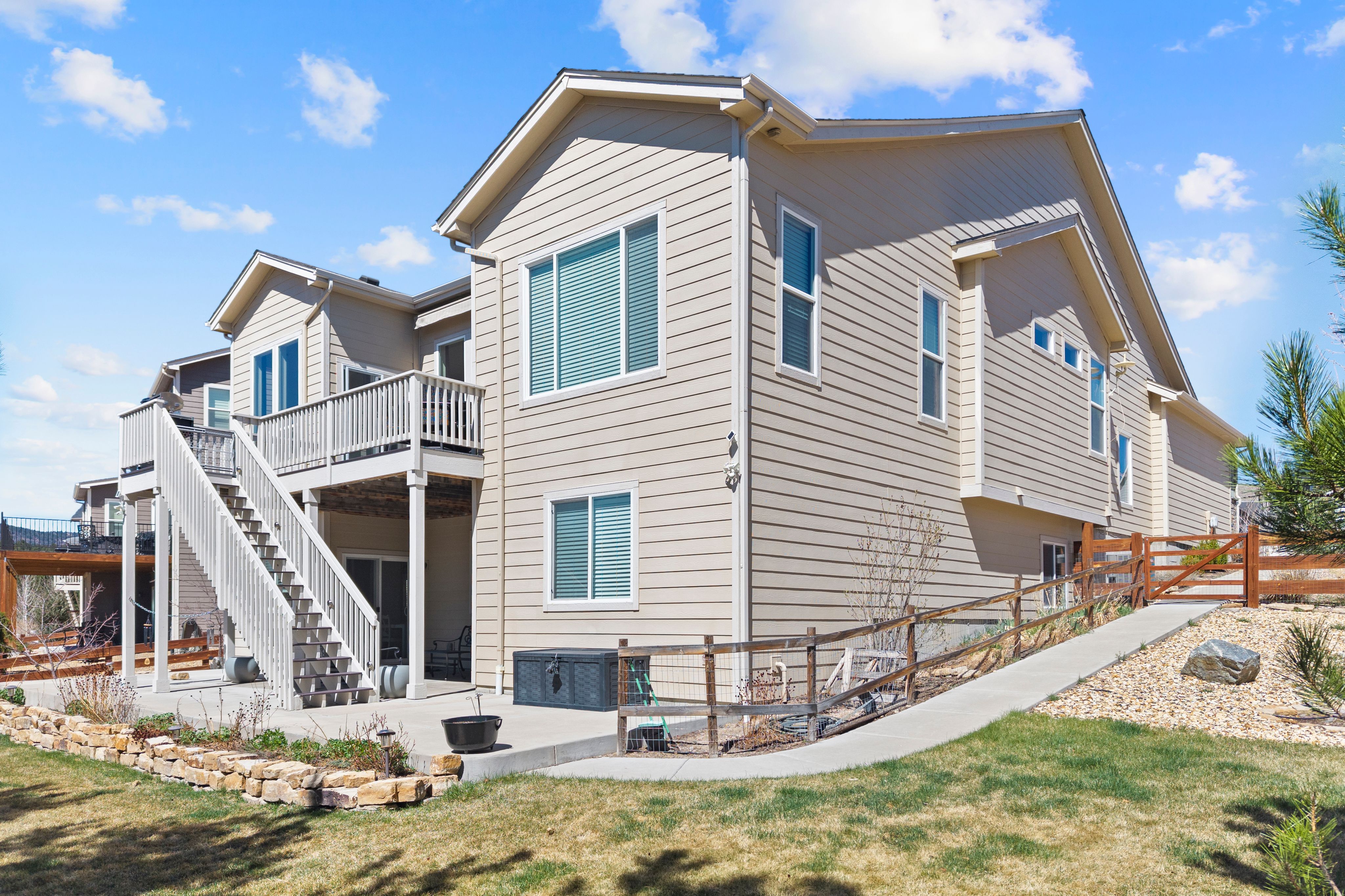  Open, Spacious, Upgraded, Walkout Rancher is Meticulous and with Views - 物件實景