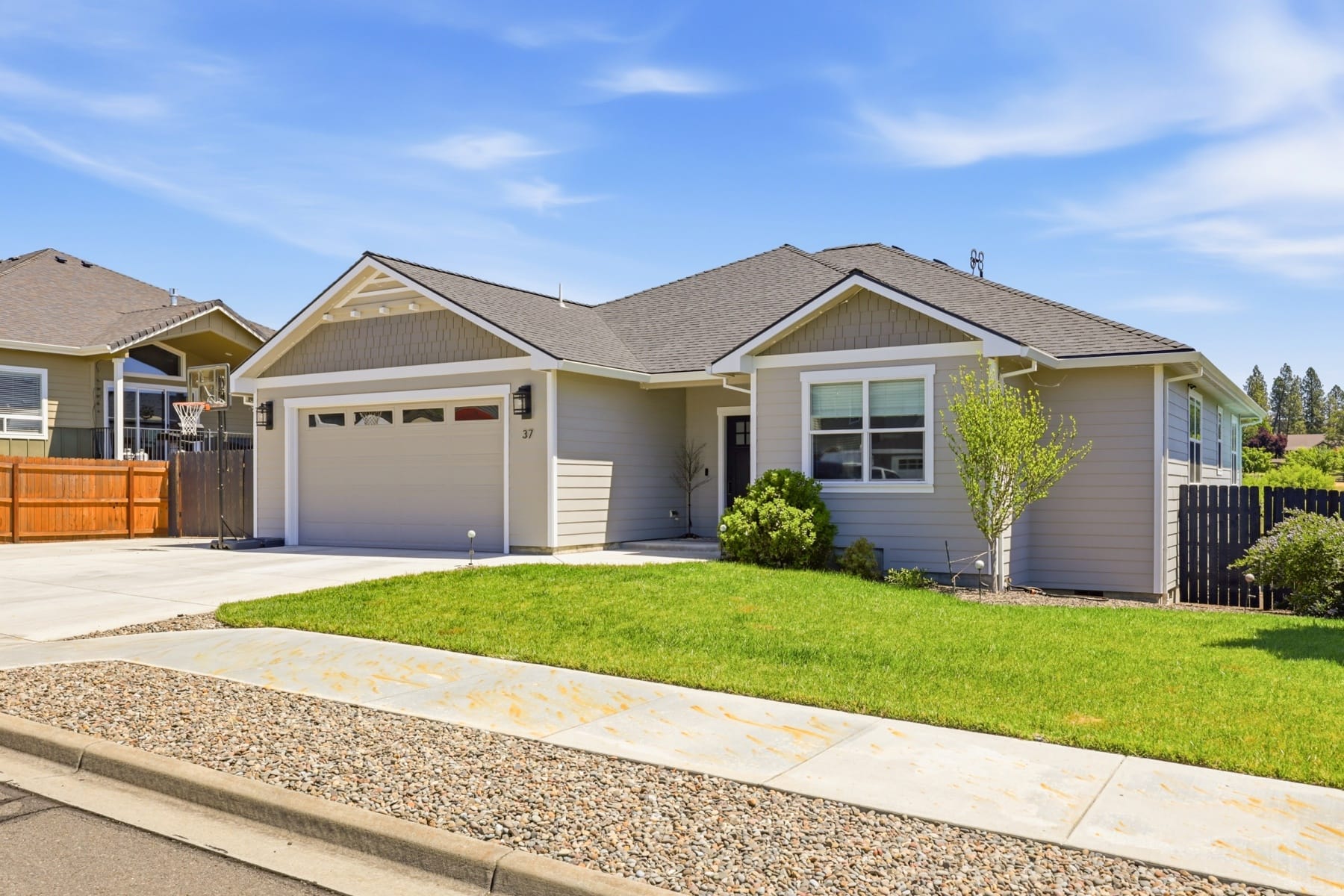  37 Terra Linda Court Eagle Point, OR 97524 - 物件實景
