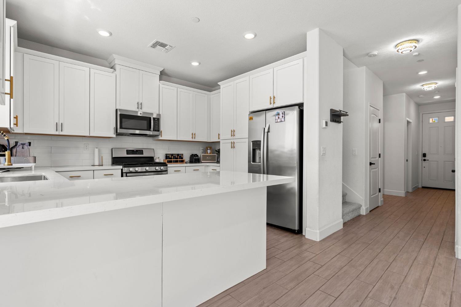 Elk Grove, California, 95757, United States, 4 Bedrooms Bedrooms, ,3 BathroomsBathrooms,Residential,For Sale,1879149