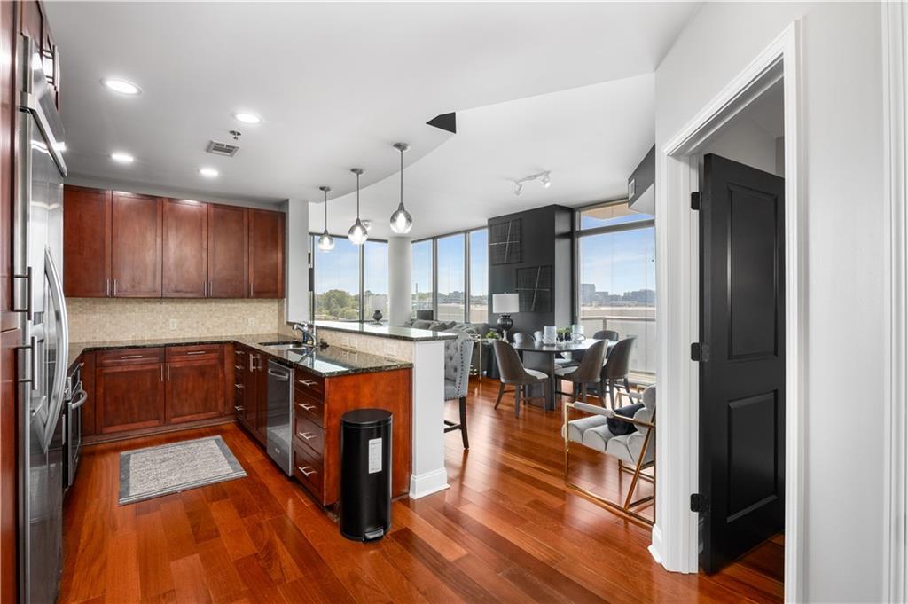 Atlanta, Georgia, 30363, United States, 2 Bedrooms Bedrooms, ,3 BathroomsBathrooms,Residential,For Sale,1949376