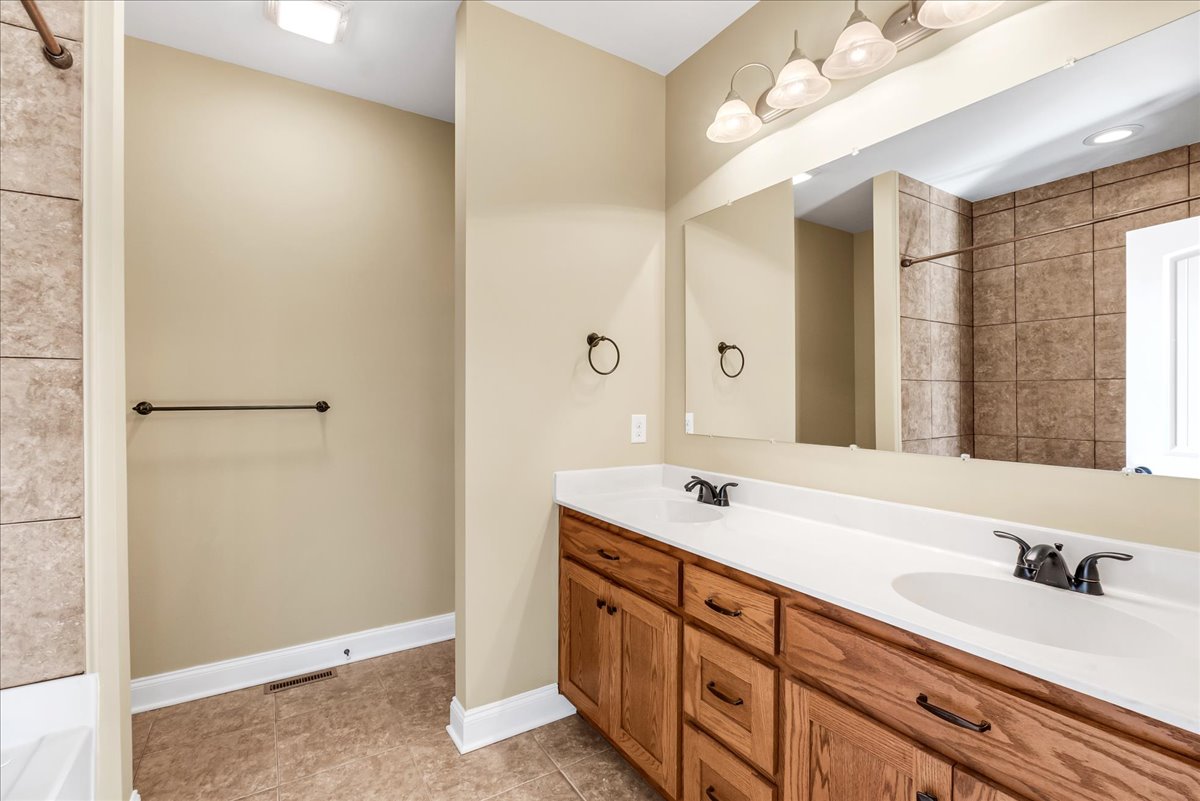 Decherd, Tennessee, 37324, United States, 4 Bedrooms Bedrooms, ,2 BathroomsBathrooms,Residential,For Sale,1870930