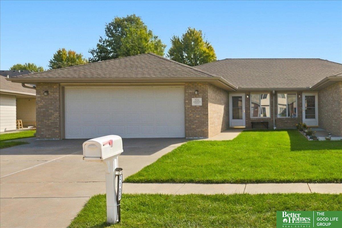 Kingswood Cir, Lincoln, NE 68521