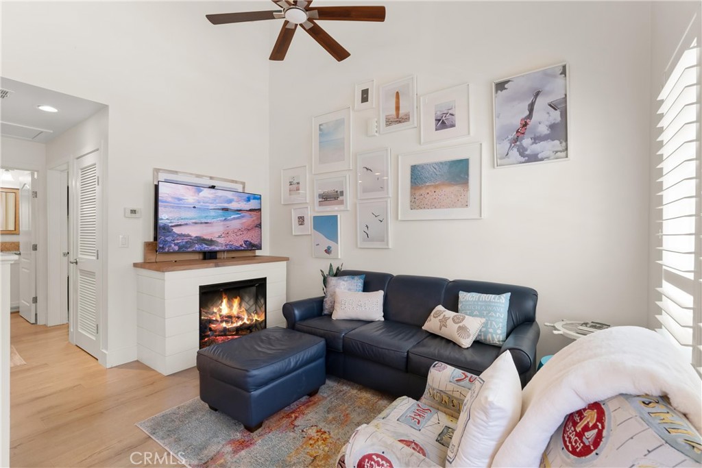 Newport Beach, California, 92663, United States, 2 Bedrooms Bedrooms, ,2 BathroomsBathrooms,Residential,For Sale,1877263