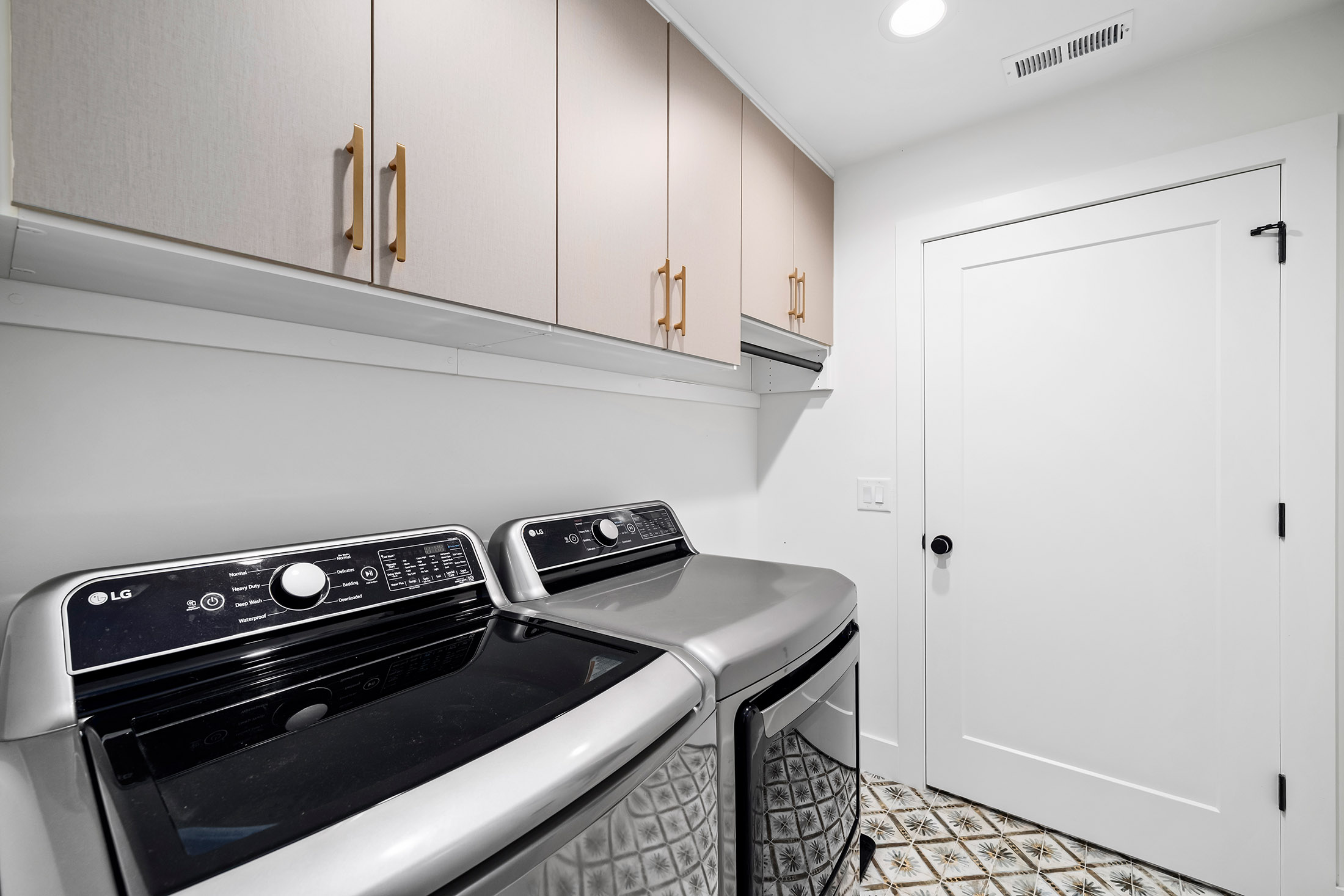  Extensively Renovated Home in the Heart of Downtown Alpharetta - 物件實景