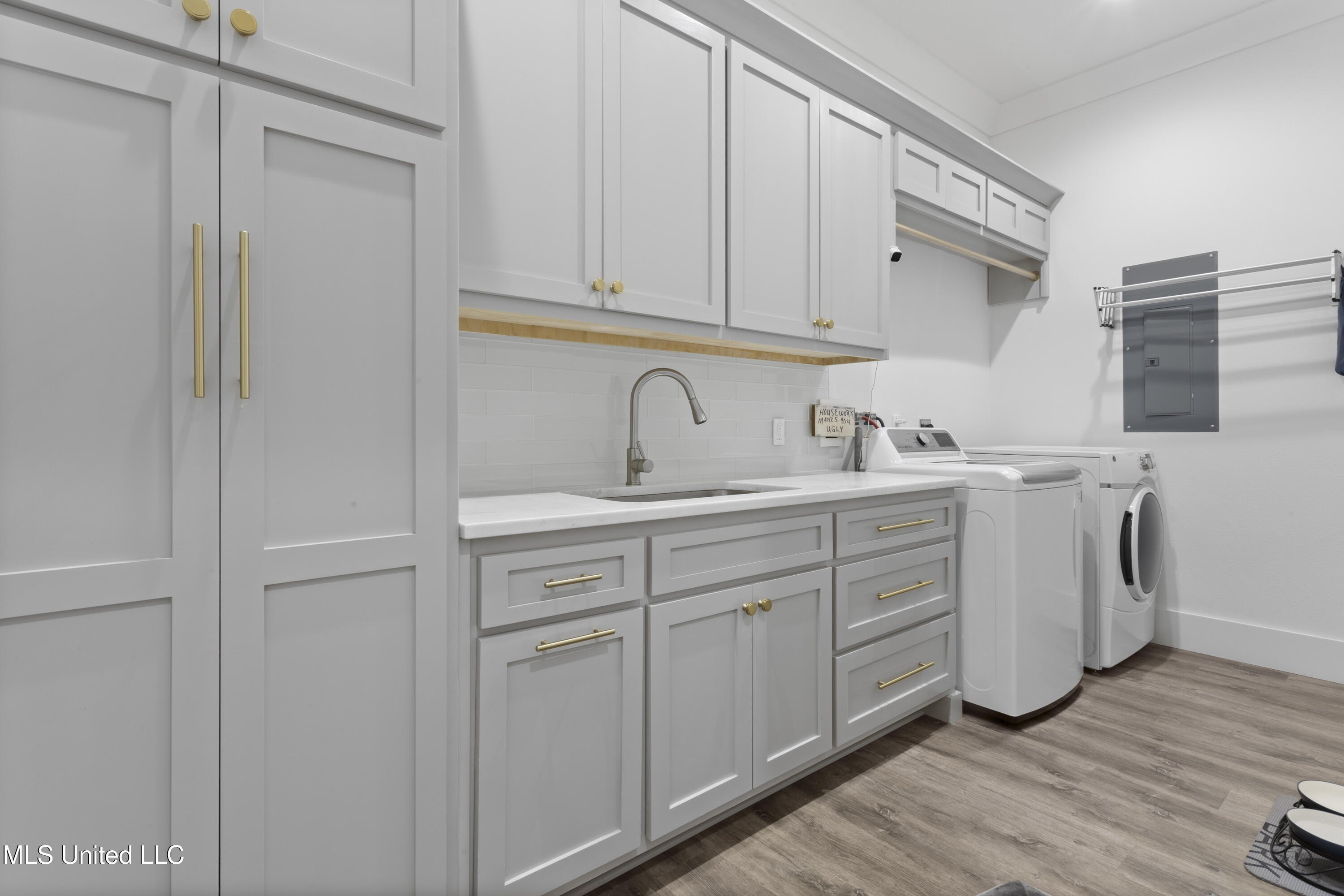 Biloxi, Mississippi, 39531, United States, 4 Bedrooms Bedrooms, ,4 BathroomsBathrooms,Residential,For Sale,1978703