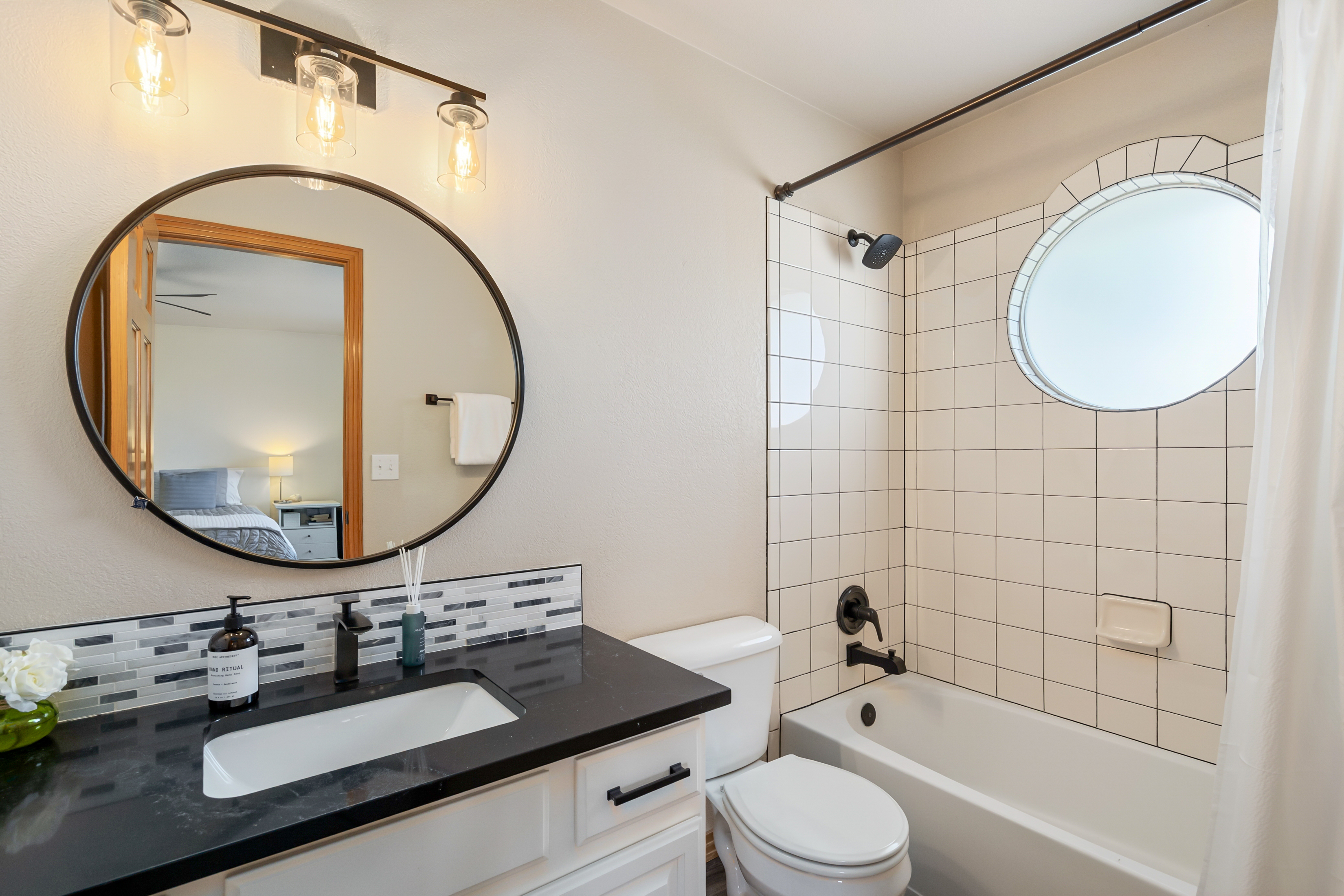  Luxuriously Renovated Home Overlooking Hole 15 of the Ptarmigan Country Club - 物件實景