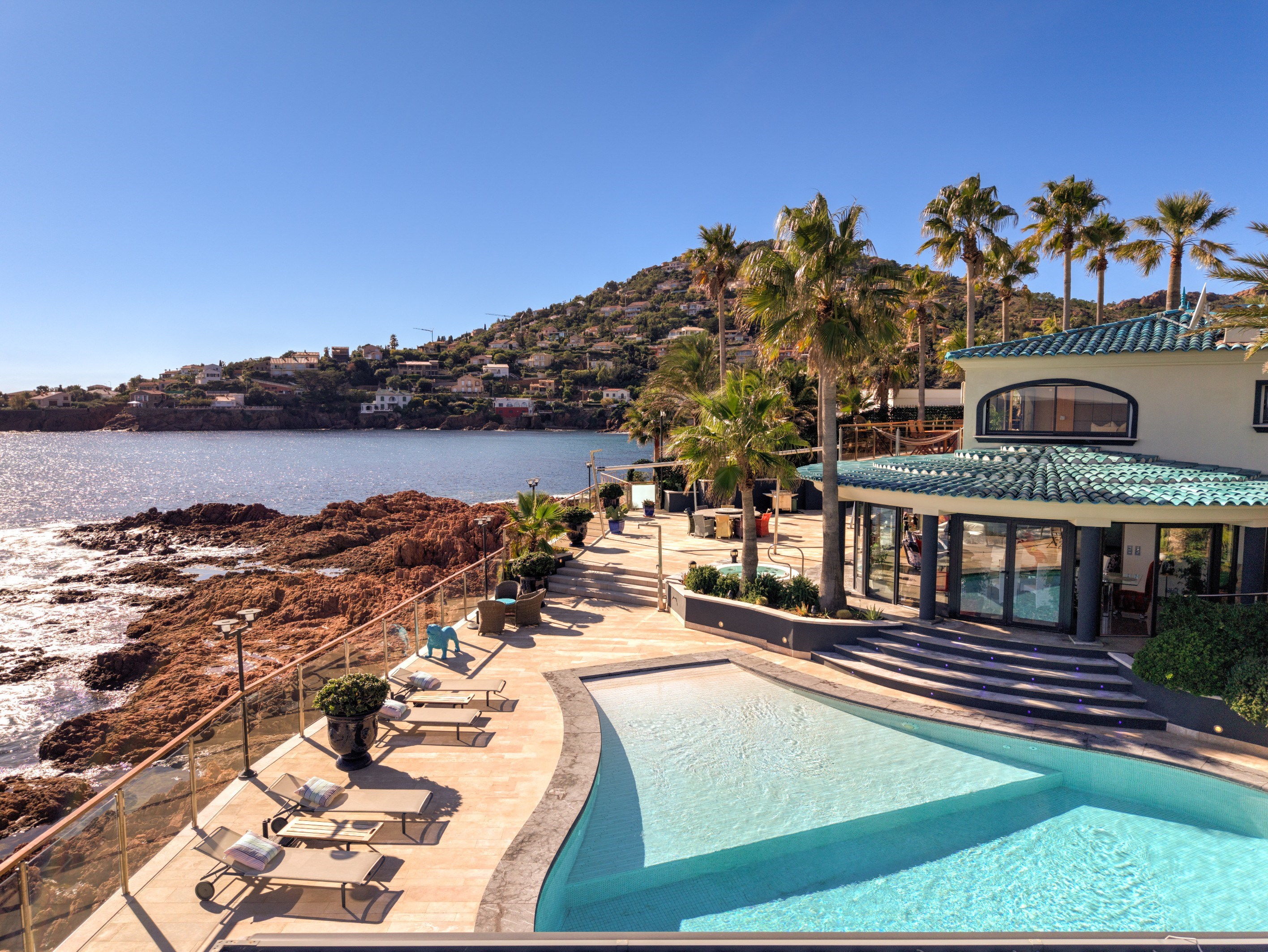  Seafront villa in Anthéor Corniche d’Or, French Riviera, Between Cannes and Sai… - 物件實景