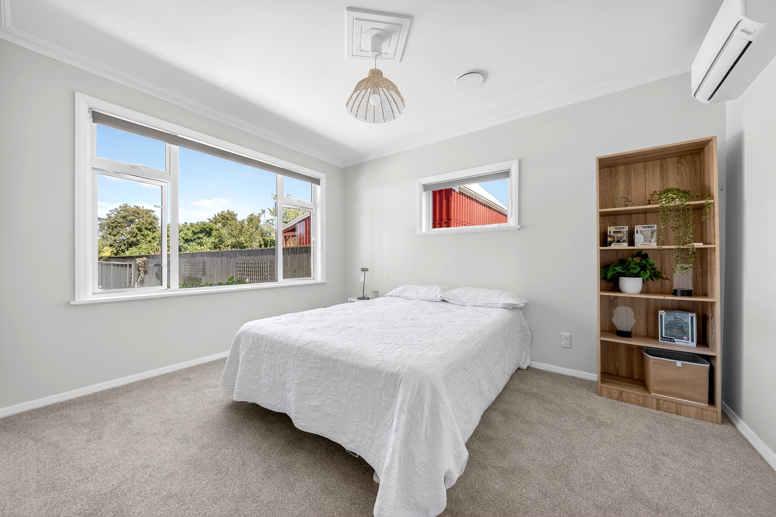  Family Living with Poolside Entertaining - 物件實景