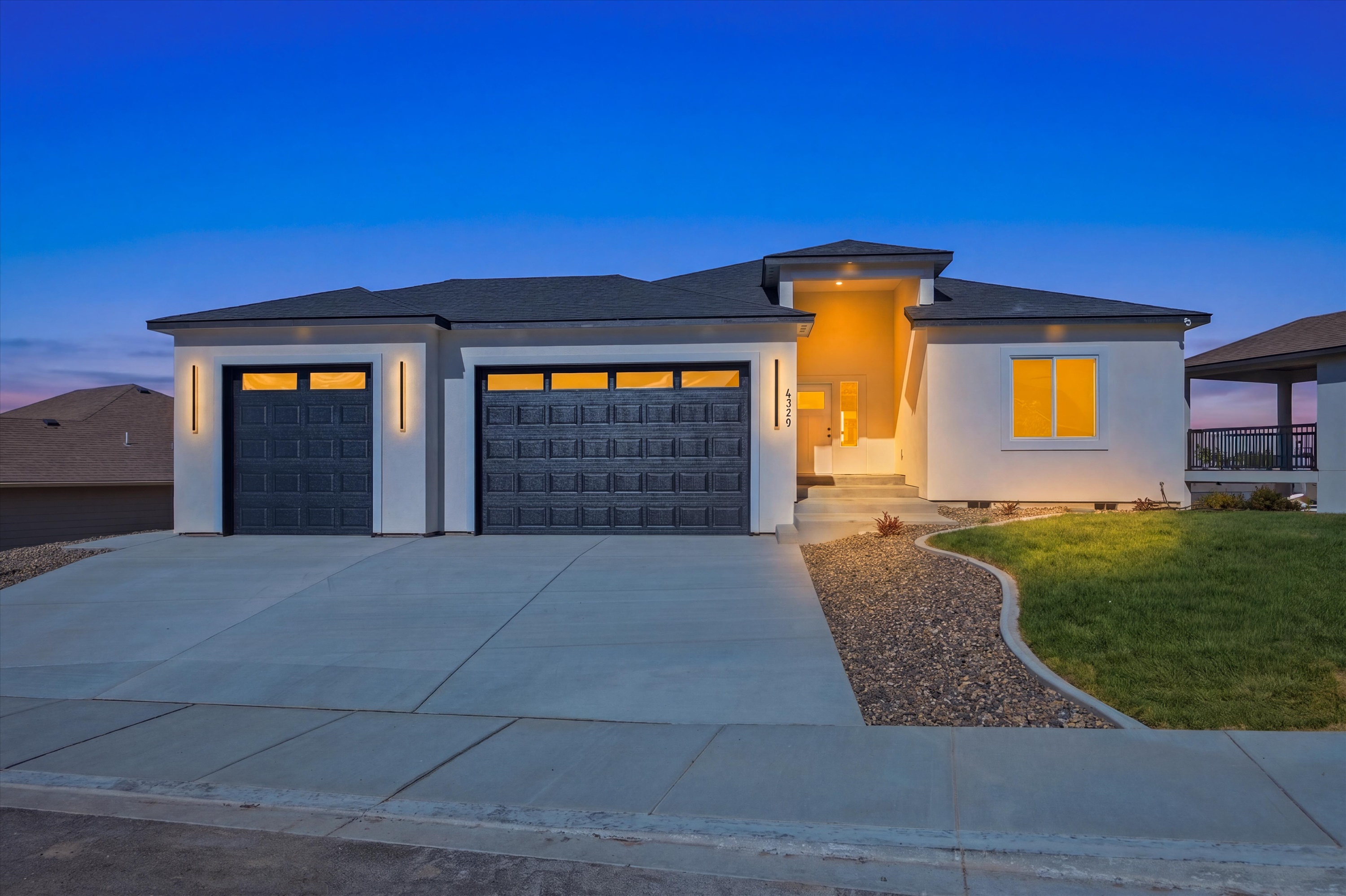  New 5-Bed Home w/ Daylight Basement & 3-Car Garage - 物件實景
