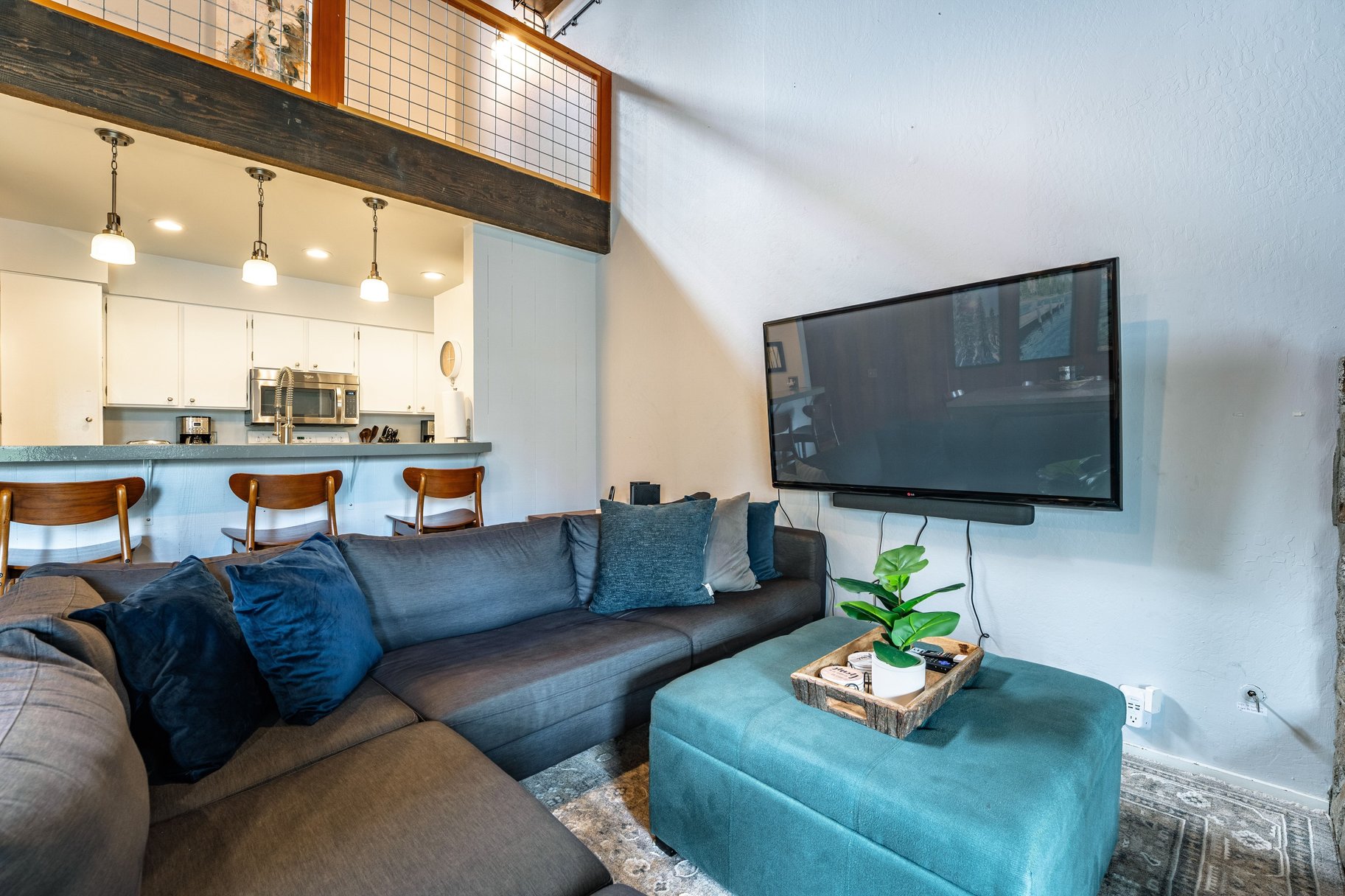  Sunny 3 Bedroom Unit plus Loft with Amenities - 物件實景