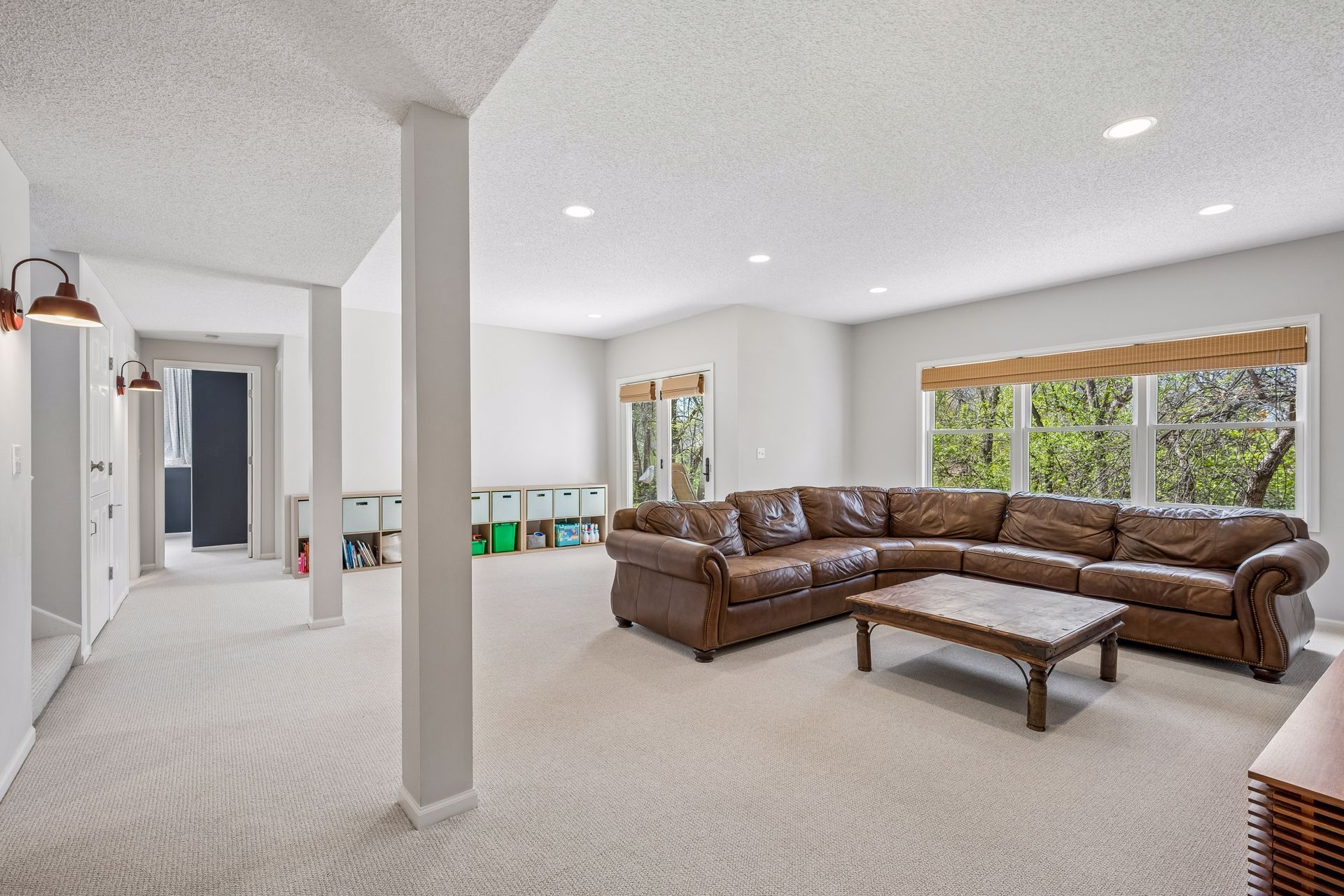  Light Filled Living Surrounded by Trees and Nature - 物件實景
