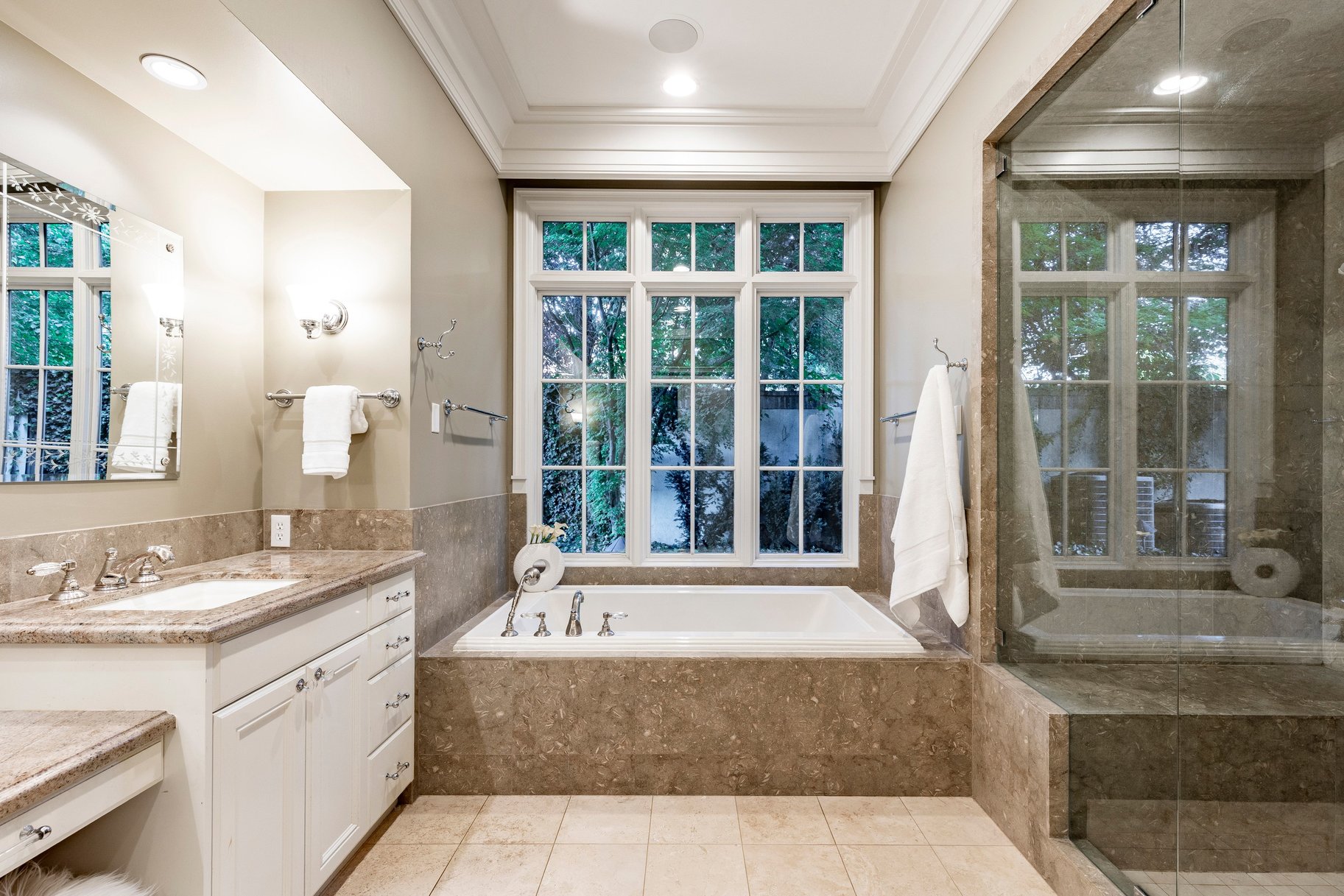  Stunning Custom Build on Millcreek Way - 物件實景