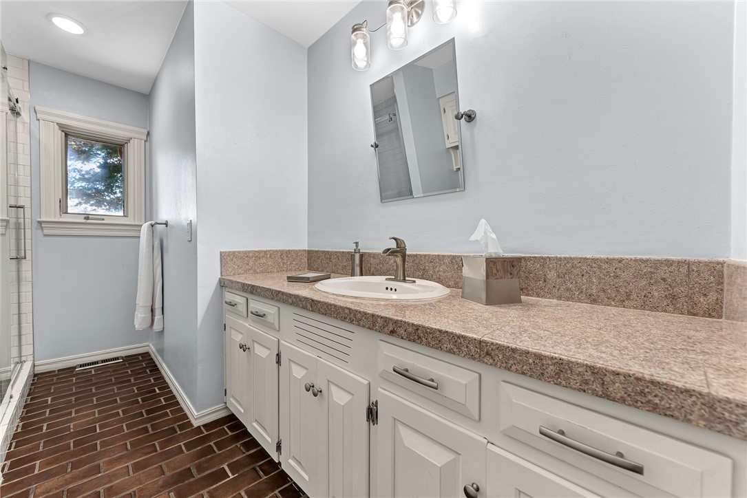 Rogers, Arkansas, 72756, United States, 4 Bedrooms Bedrooms, ,3 BathroomsBathrooms,Residential,For Sale,1901951