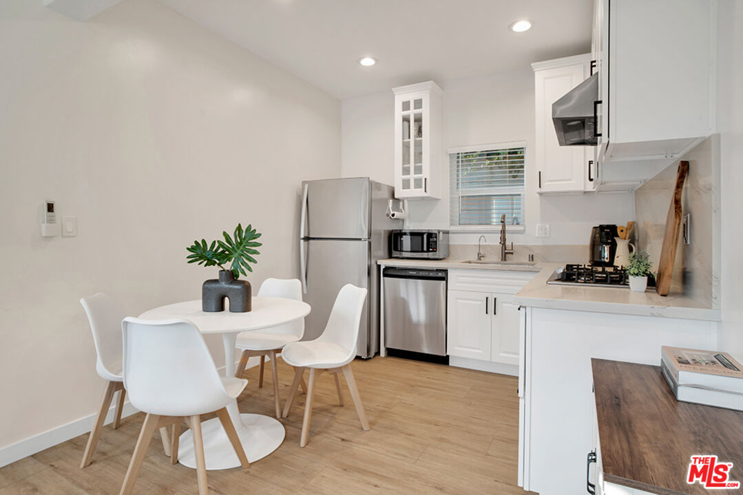 Los Angeles, California, 90025, United States, 5 Bedrooms Bedrooms, ,4 BathroomsBathrooms,Residential,For Sale,1934353