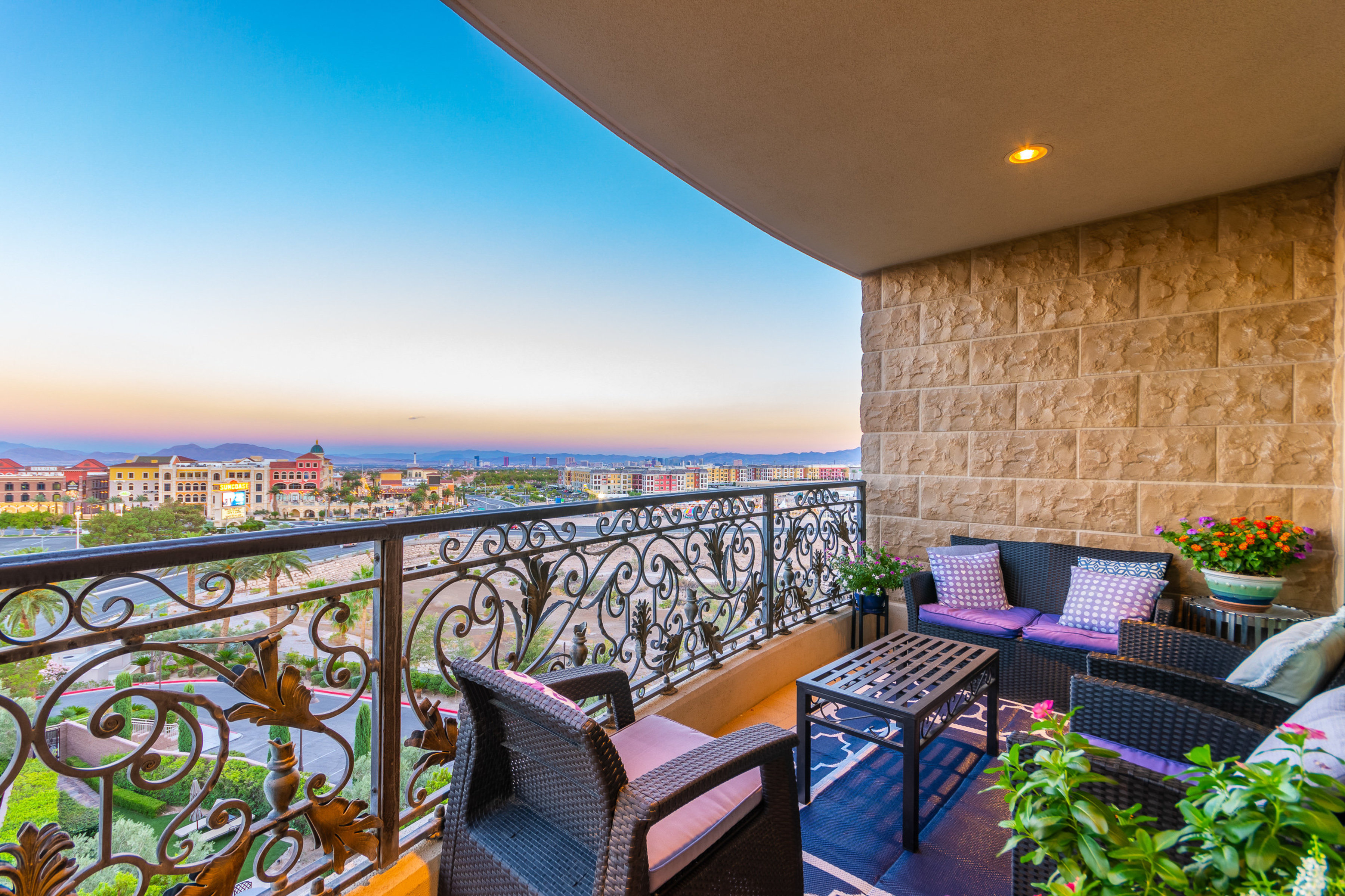  Stunning home at One Queensridge Place - 物件實景