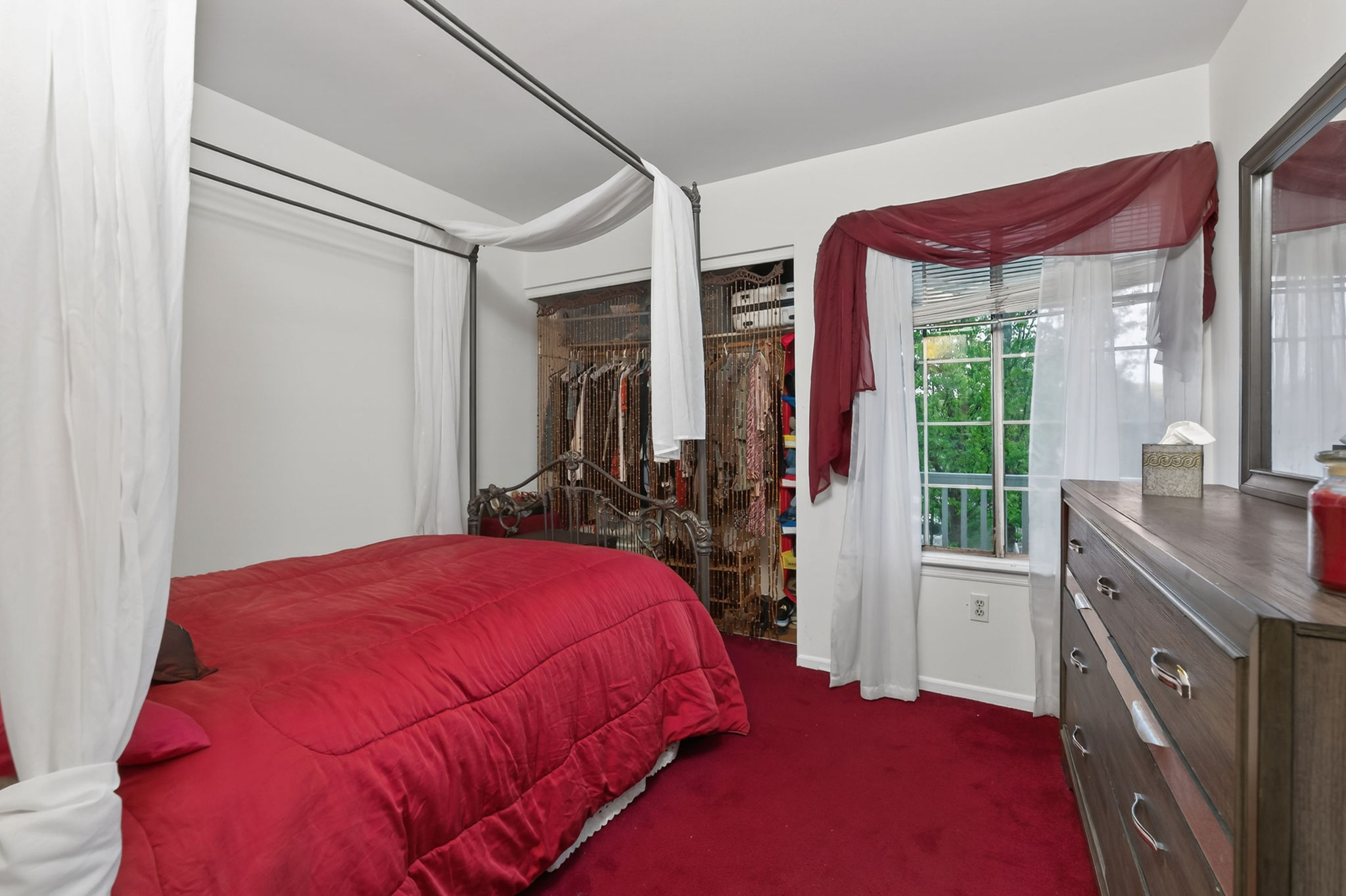  ?Village Green? Second Floor Condominium - 物件實景