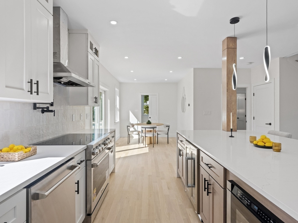 Wakefield, Massachusetts, 01880, United States, 4 Bedrooms Bedrooms, ,5 BathroomsBathrooms,Residential,For Sale,1938527