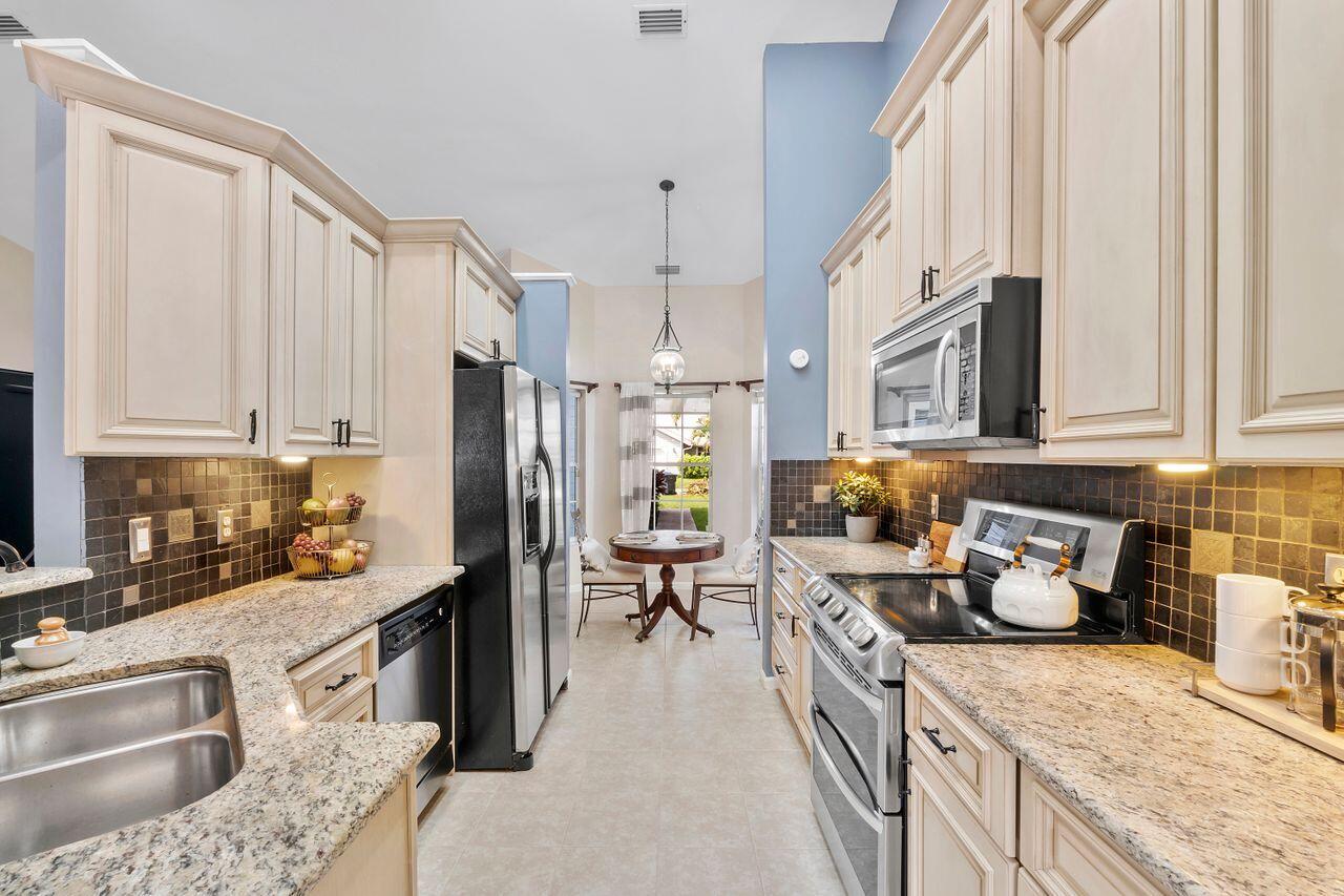 Wellington, Florida, 33414, United States, 2 Bedrooms Bedrooms, ,2 BathroomsBathrooms,Residential,For Sale,1892262