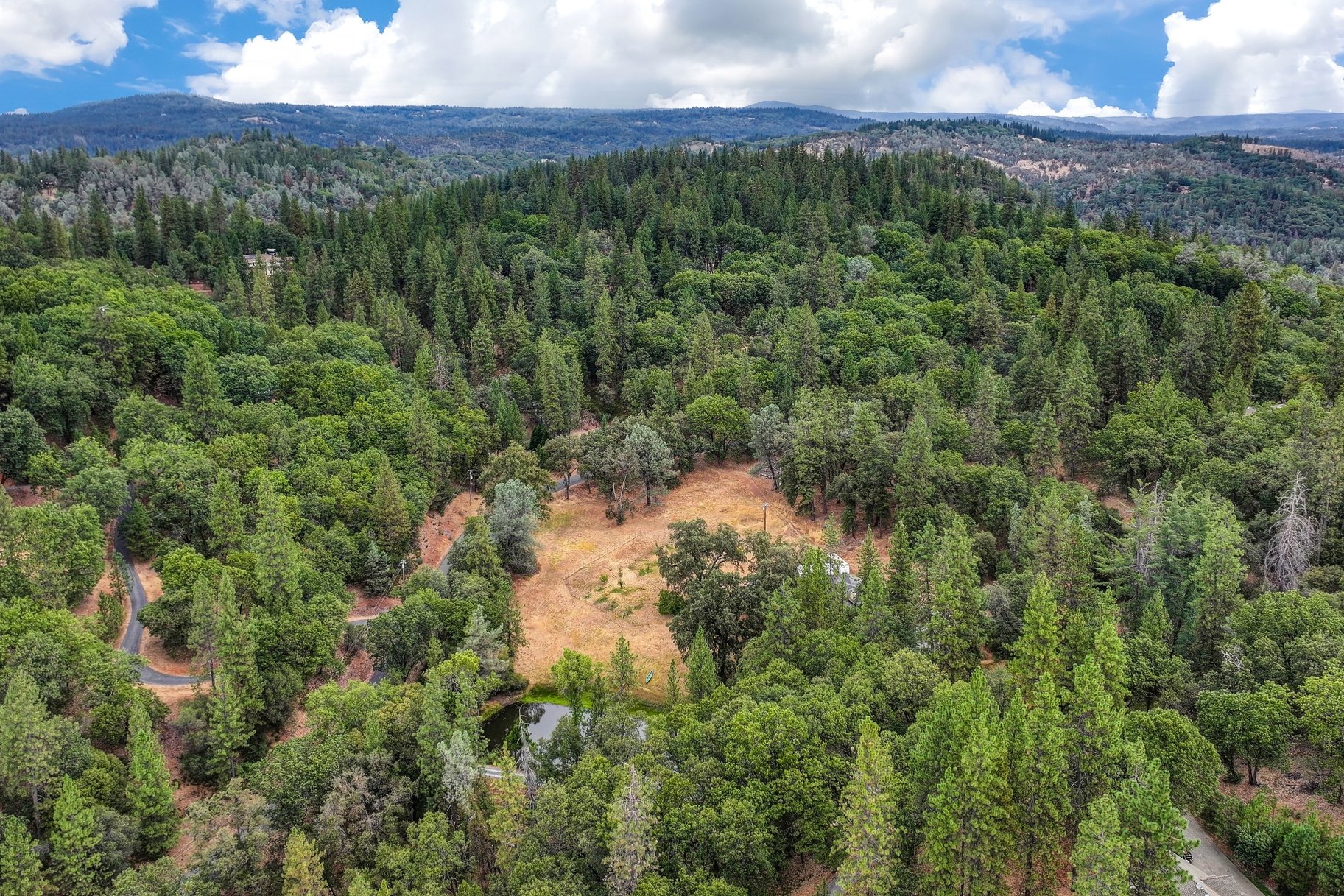  Spacious Grass Valley Country Property, 5 acres, shop and pond - 物件實景