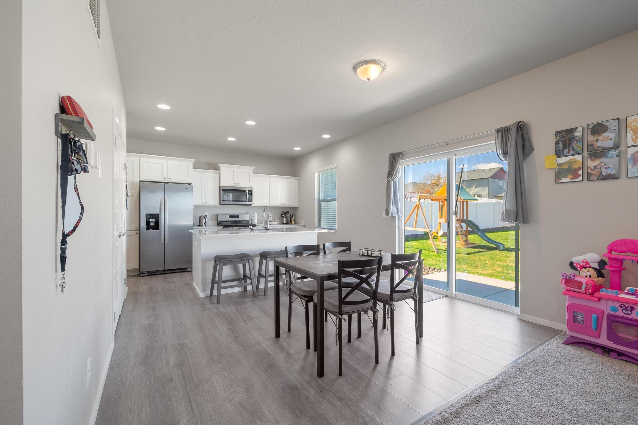 Spokane Valley, Washington, 99037, United States, 4 Bedrooms Bedrooms, ,3 BathroomsBathrooms,Residential,For Sale,1786142