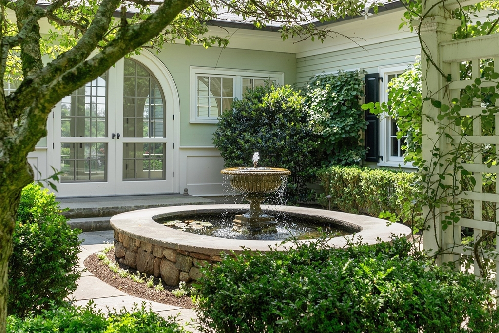 Concord, Massachusetts, 01742, United States, 6 Bedrooms Bedrooms, ,7 BathroomsBathrooms,Residential,For Sale,1938993