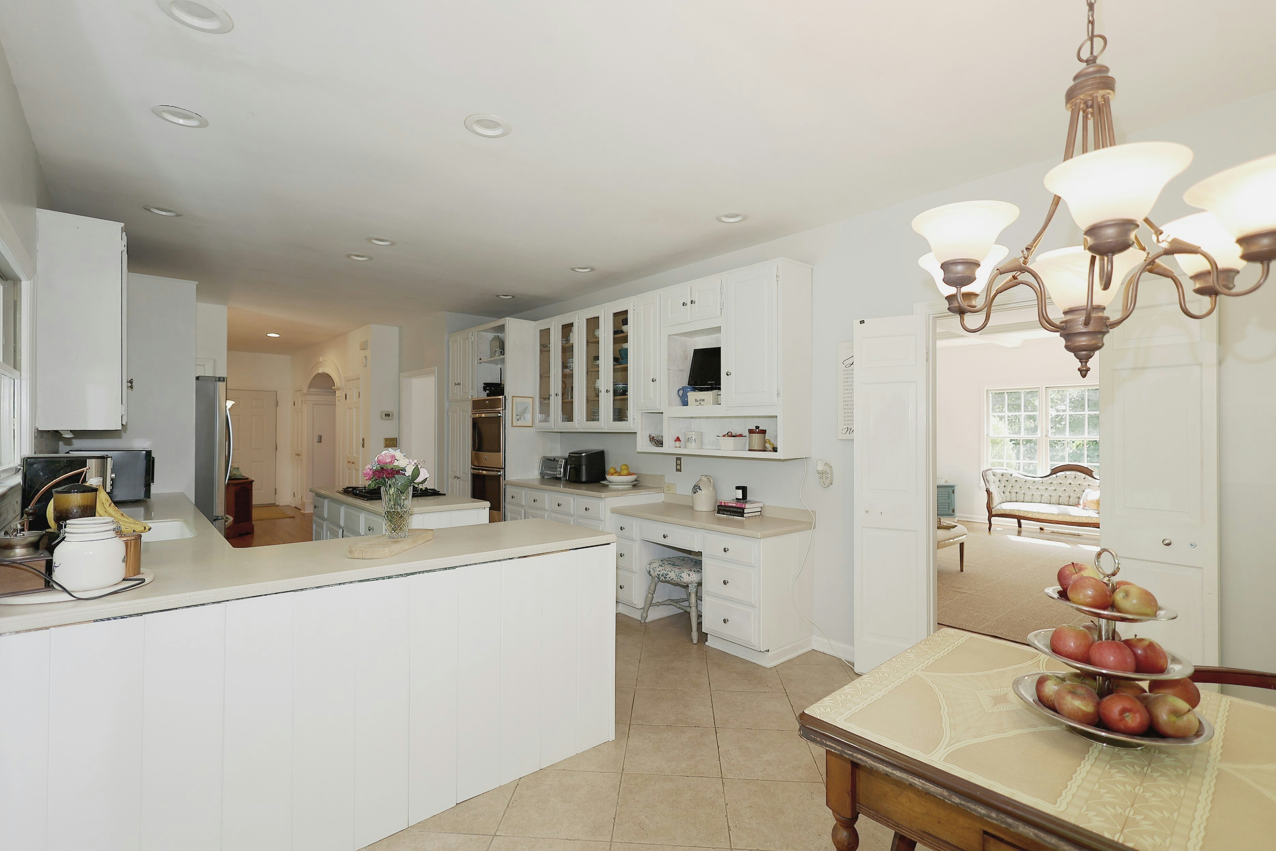  Expansive West Redding Colonial - 物件實景