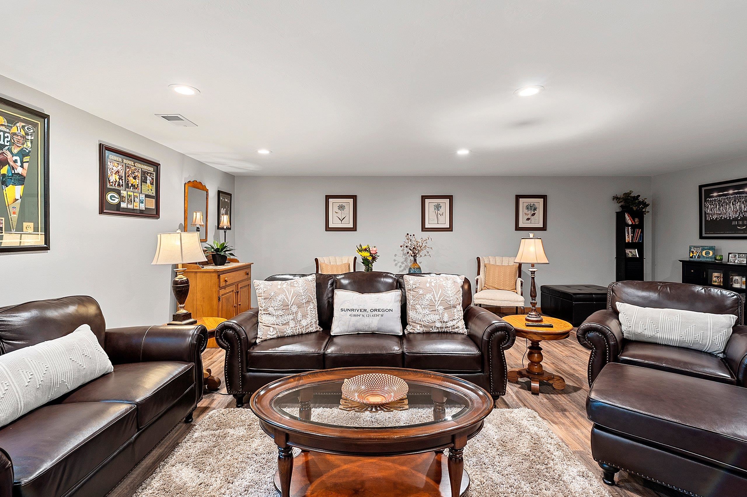 SHAWANO, Wisconsin, 54166, United States, 3 Bedrooms Bedrooms, ,3 BathroomsBathrooms,Residential,For Sale,1940998