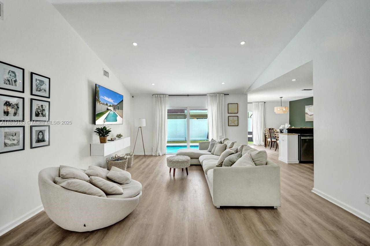 Boca Raton, Florida, 33496, United States, 3 Bedrooms Bedrooms, ,2 BathroomsBathrooms,Residential,For Sale,1850264