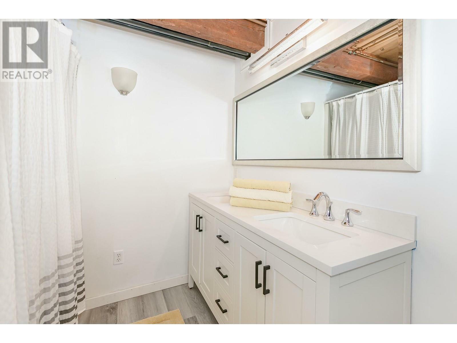 REVELSTOKE, British Columbia, V0E 2S0, CA, 4 Bedrooms Bedrooms, ,2 BathroomsBathrooms,Residential,For Sale,1838033