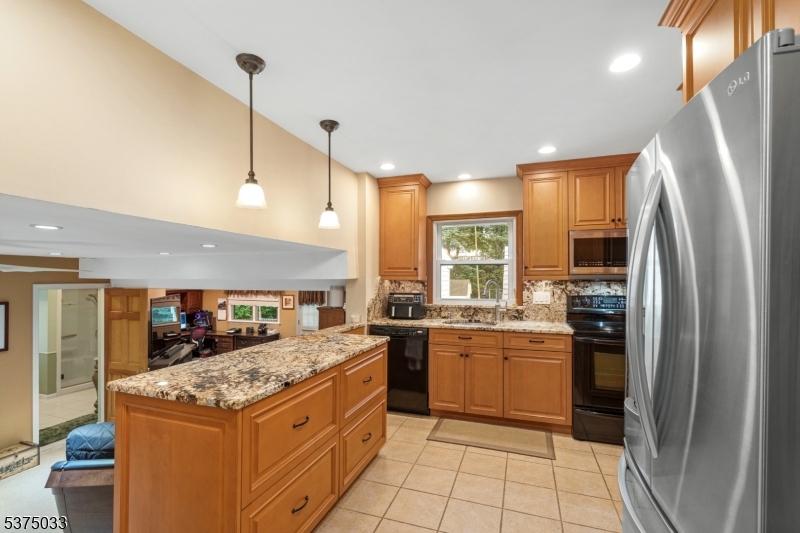 Rockaway Twp., New Jersey, 07866, United States, 3 Bedrooms Bedrooms, ,3 BathroomsBathrooms,Residential,For Sale,1906330