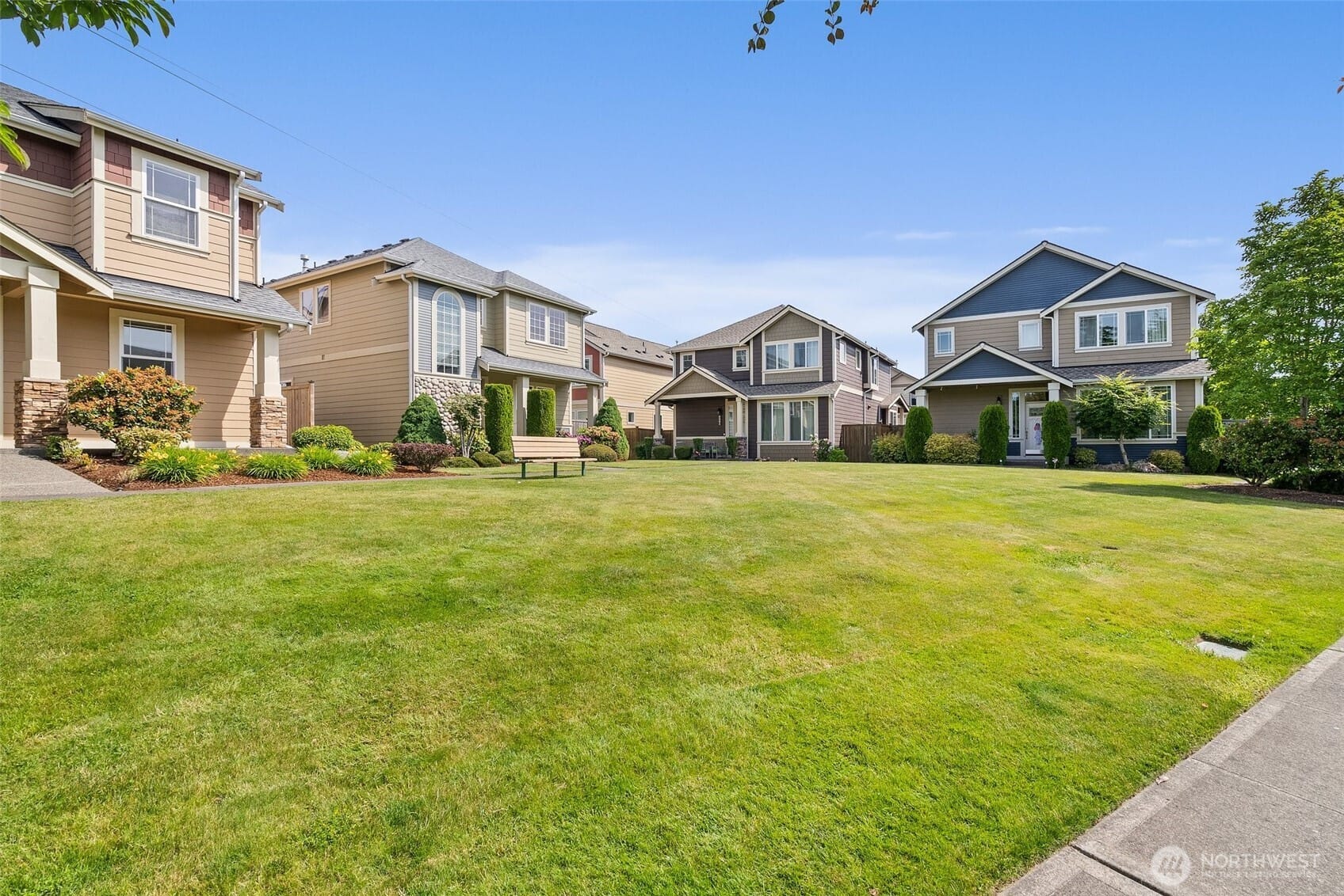 Puyallup, Washington, 98374, United States, 3 Bedrooms Bedrooms, ,3 BathroomsBathrooms,Residential,For Sale,1849998