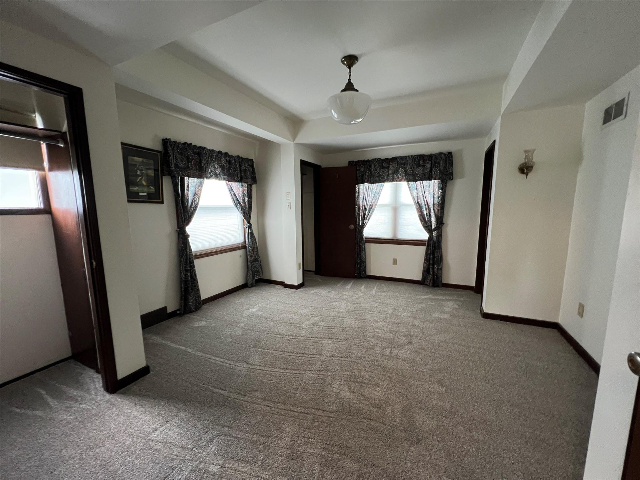 Pella, Iowa, 50219, United States, 3 Bedrooms Bedrooms, ,4 BathroomsBathrooms,Residential,For Sale,1879100