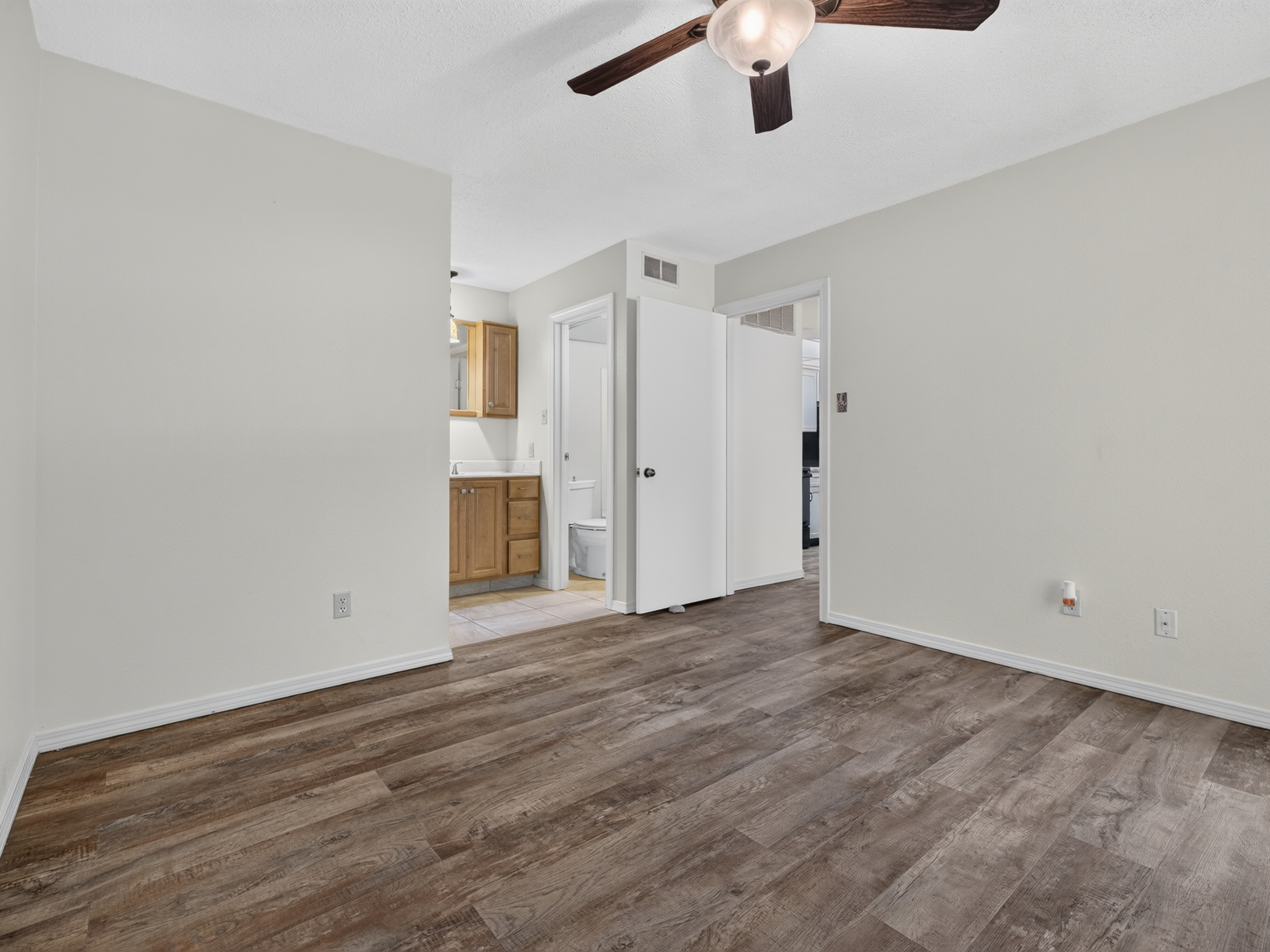  Your peaceful one-bedroom condo in The Hollow awaits. - 物件實景