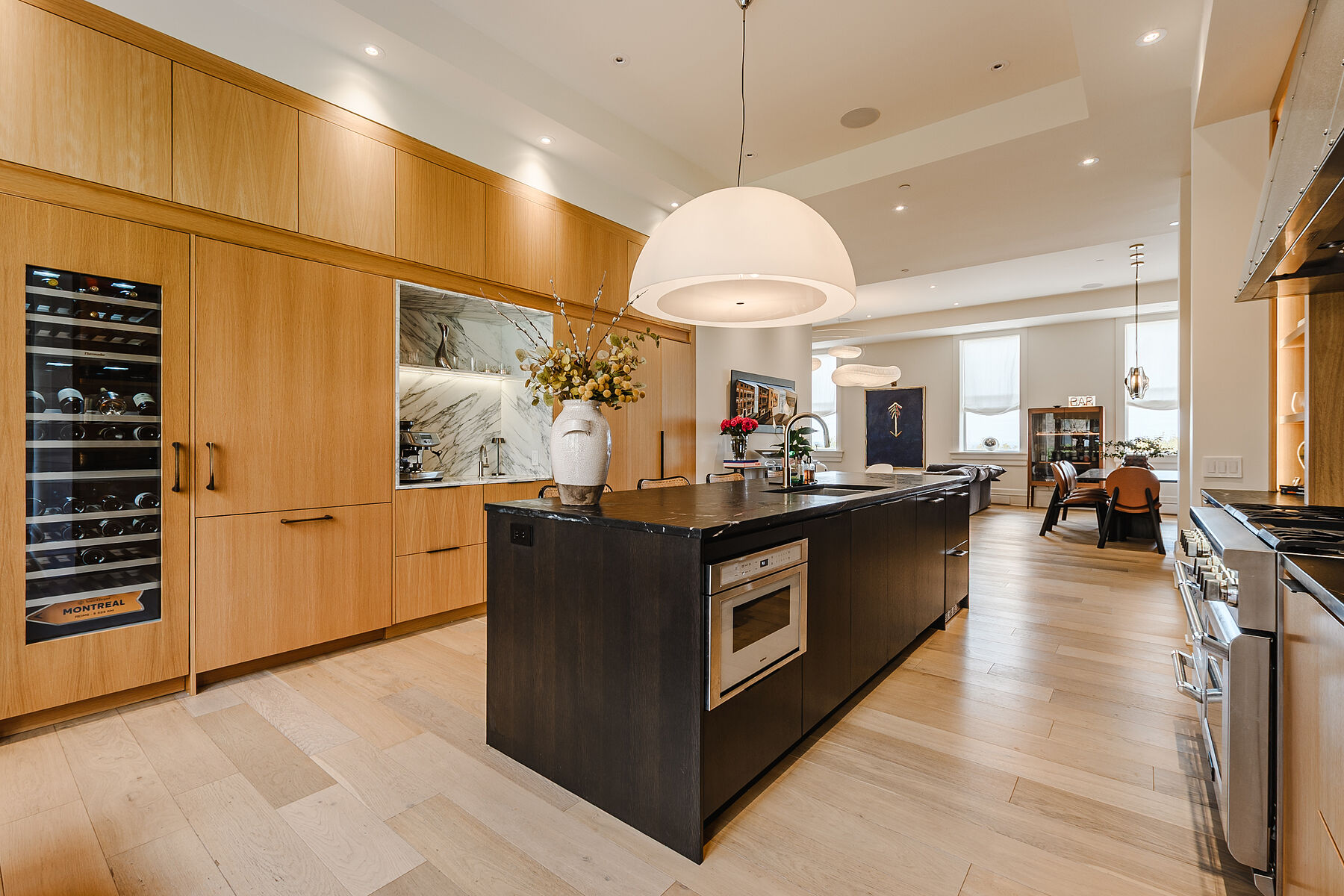  Stunning Custom Condo - 物件實景