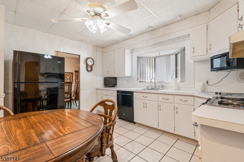 Garwood Boro, New Jersey, 07027, United States, 5 Bedrooms Bedrooms, ,2 BathroomsBathrooms,Residential,For Sale,1987528