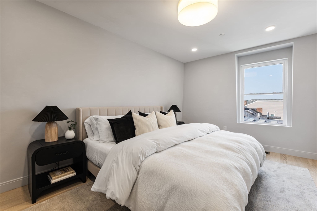 Boston, Massachusetts, 02128, United States, 1 Bedroom Bedrooms, ,2 BathroomsBathrooms,Residential,For Sale,1935208