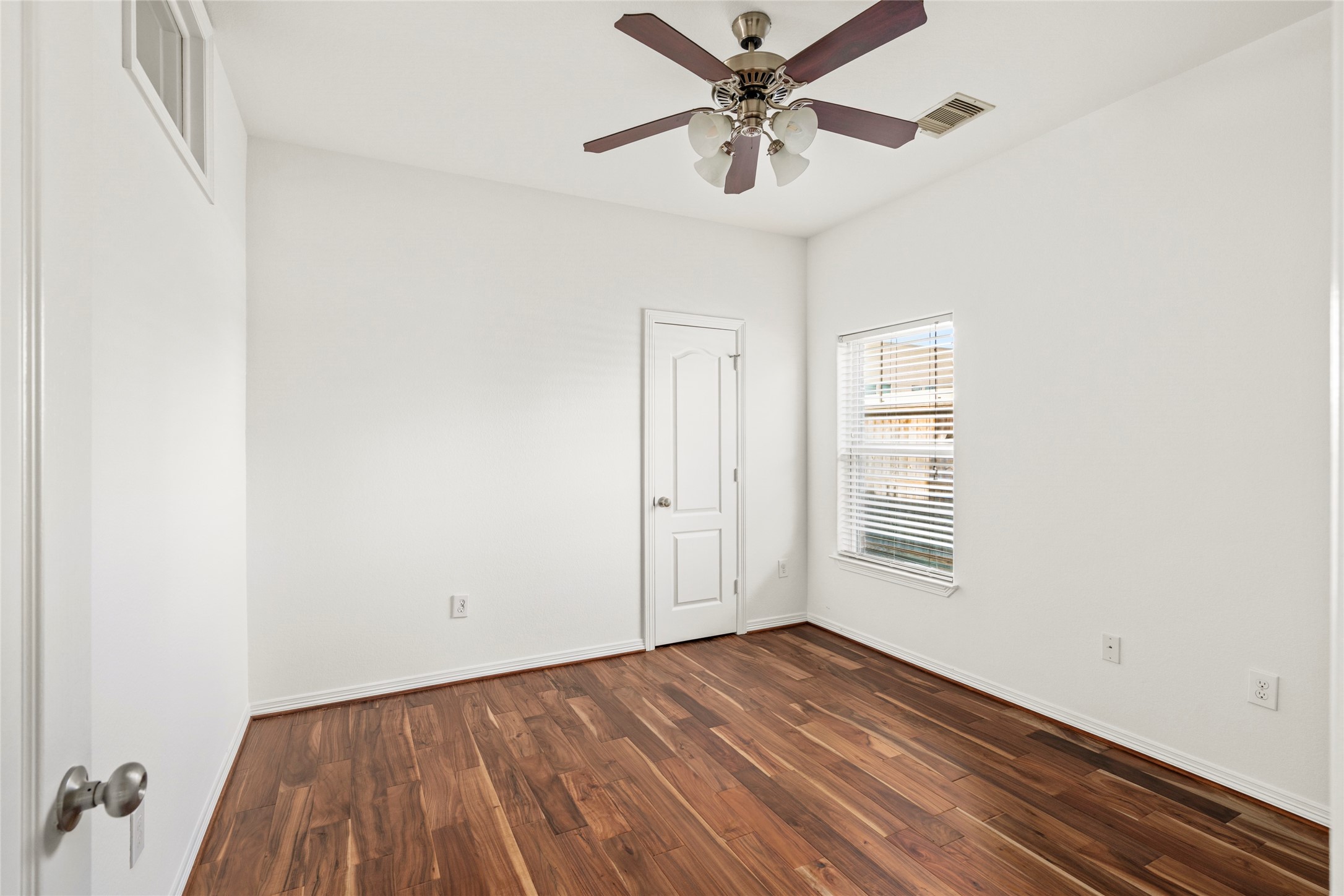  1613 Saulnier Street - 物件實景