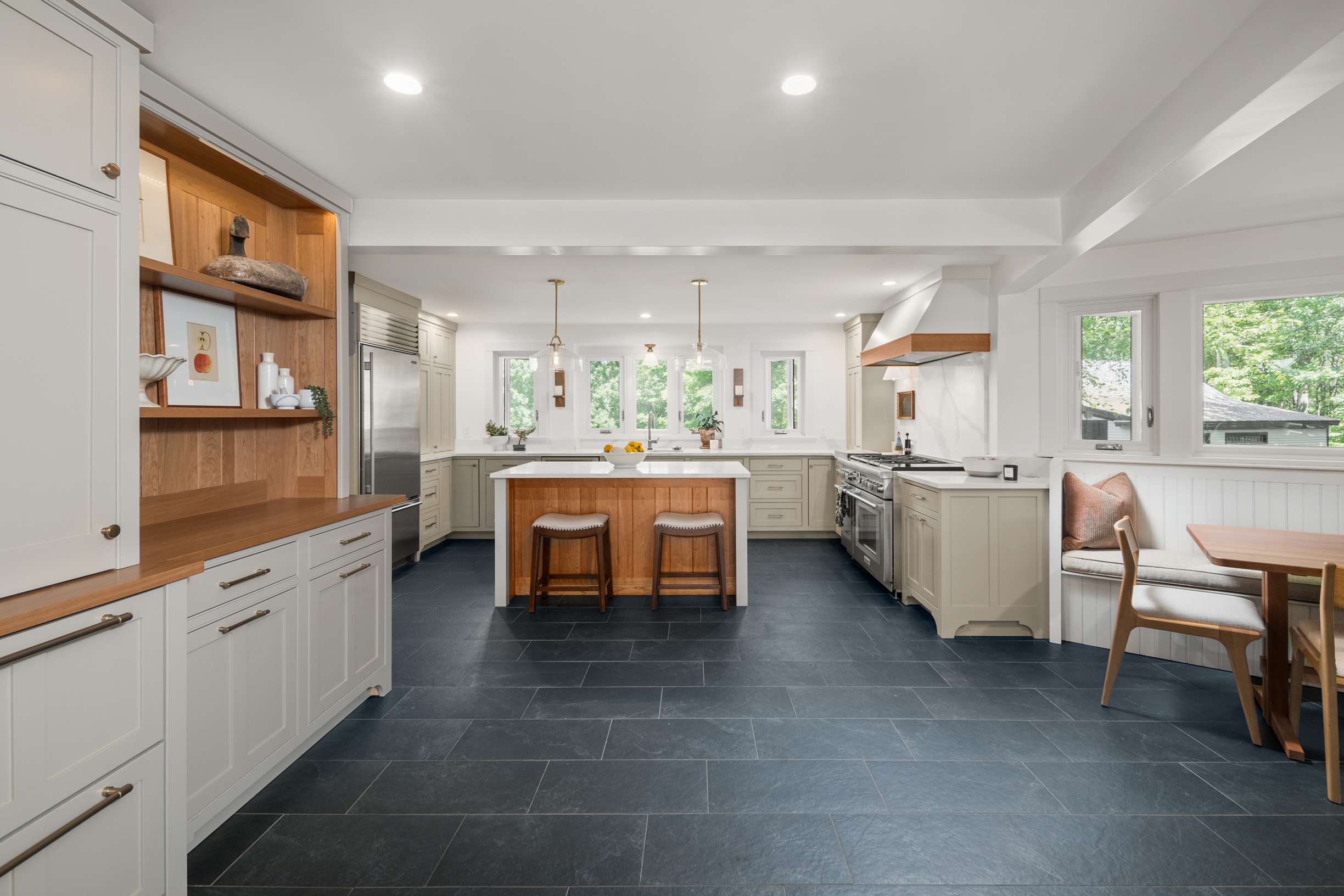  Elegant Shingled Maine Cottage with Modern Flair on 2.63 Acres in York - 物件實景