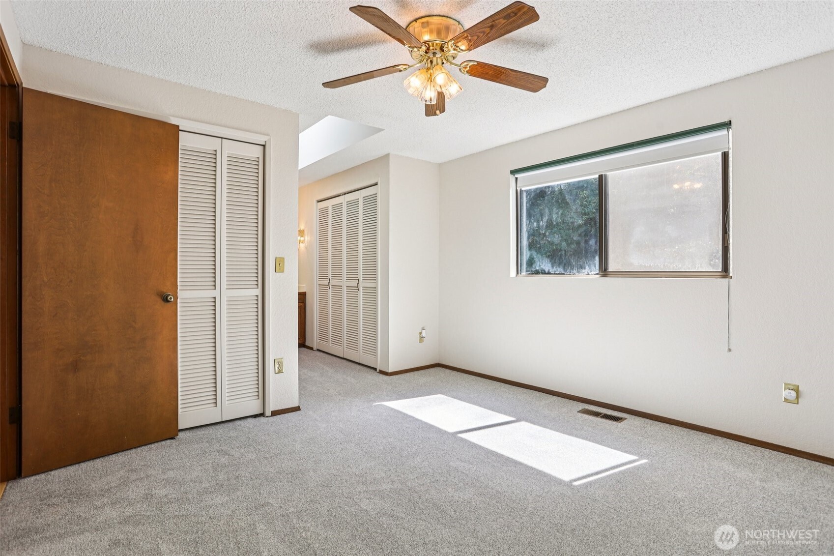 Lake Forest Park, Washington, 98155, United States, 4 Bedrooms Bedrooms, ,2 BathroomsBathrooms,Residential,For Sale,1936982