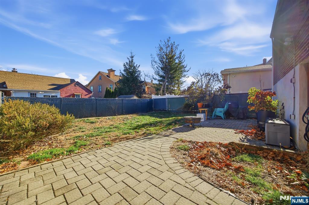 Fort Lee, New Jersey, 07024, United States, 4 Bedrooms Bedrooms, ,3 BathroomsBathrooms,Residential,For Sale,2003109