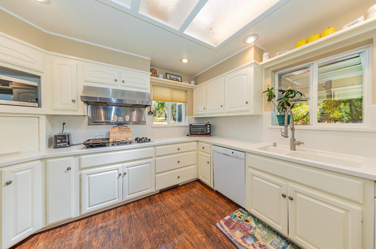 Ahwahnee, California, 93601, United States, 4 Bedrooms Bedrooms, ,3 BathroomsBathrooms,Residential,For Sale,1978318