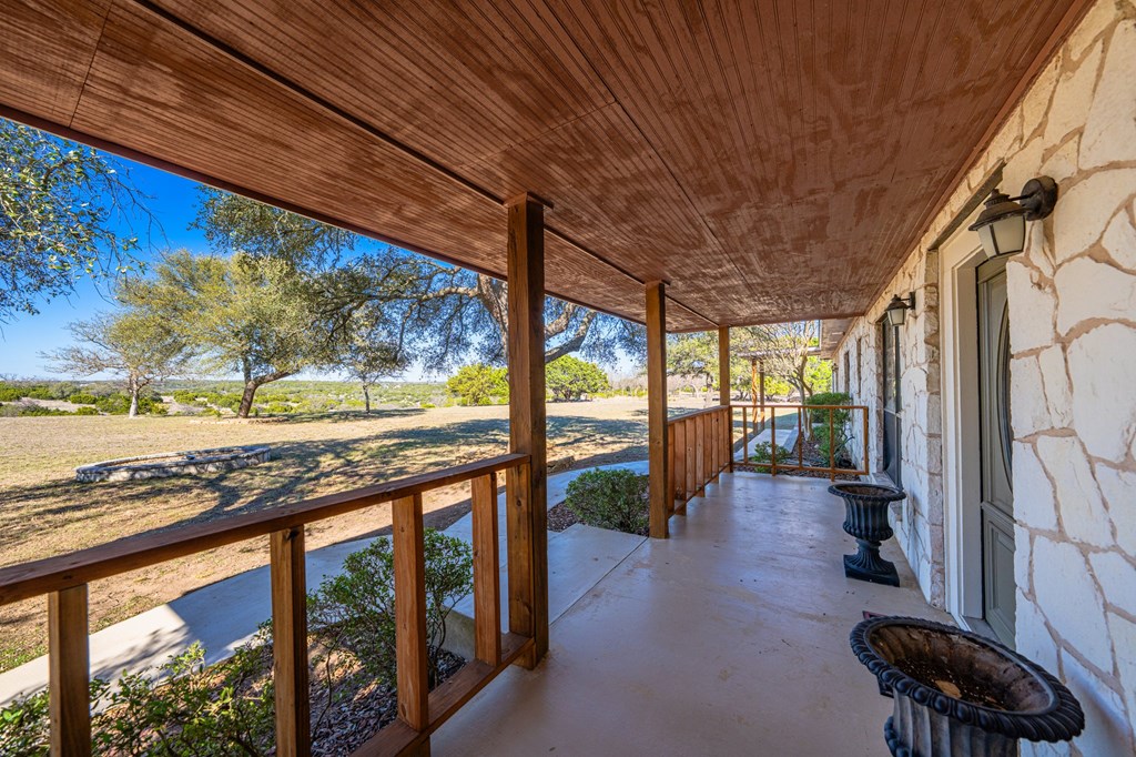 Kerrville, Texas, 78028, United States, 3 Bedrooms Bedrooms, ,5 BathroomsBathrooms,Residential,For Sale,1930958