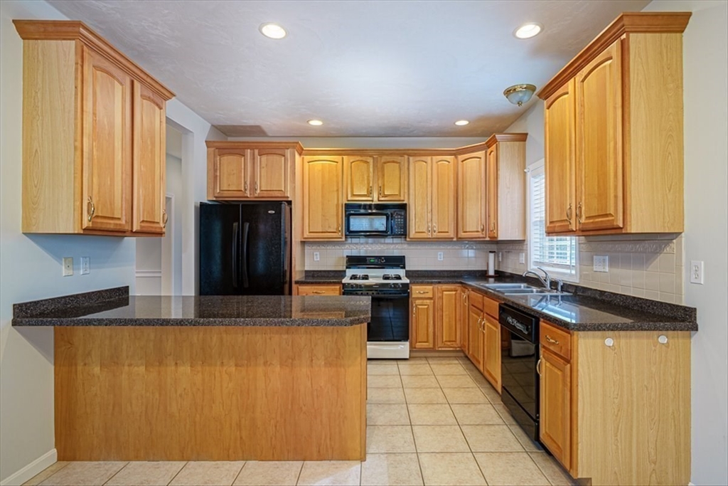 Milford, Massachusetts, 01757, United States, 2 Bedrooms Bedrooms, ,2 BathroomsBathrooms,Residential,For Sale,1982963